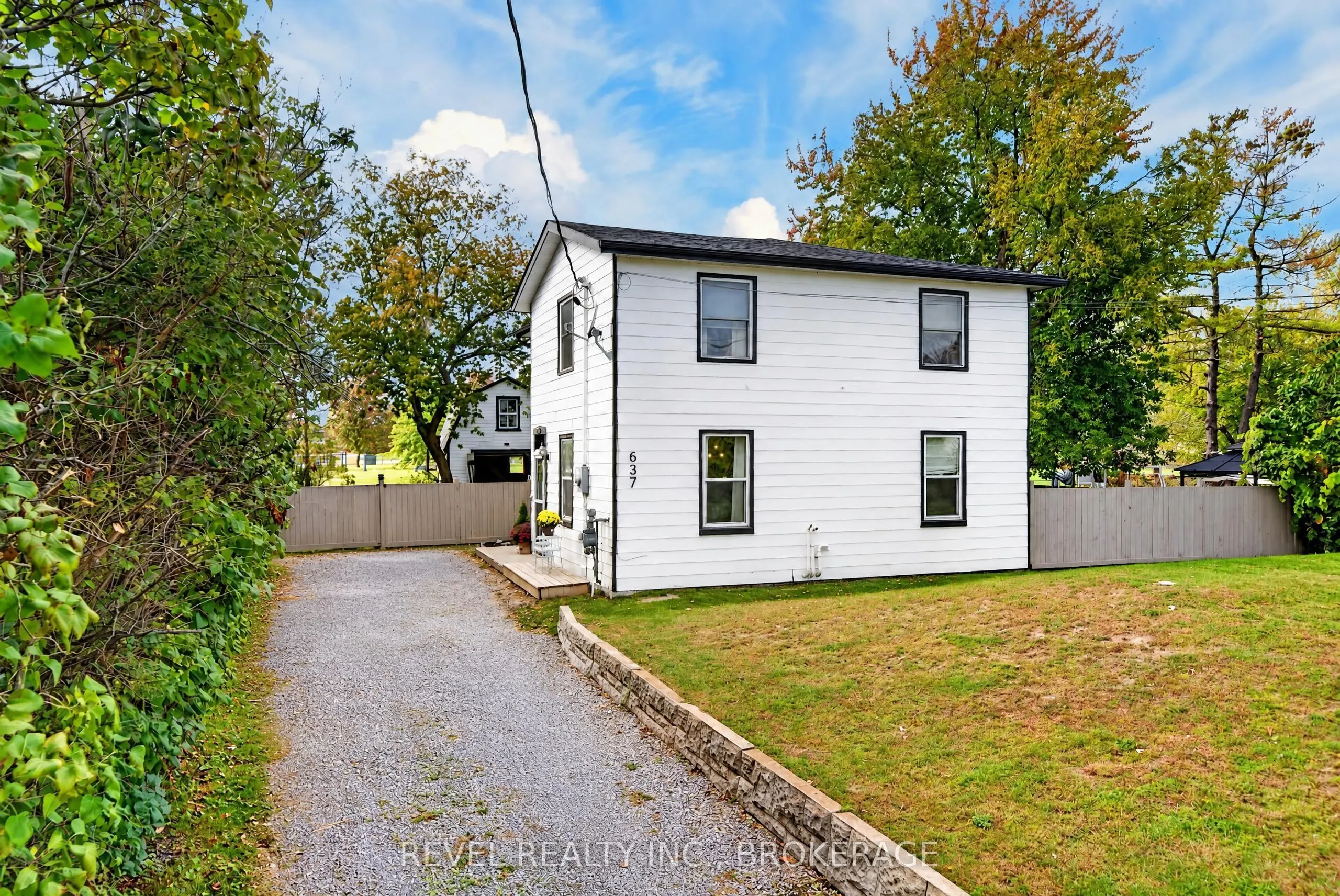 637 Collins Bay Road