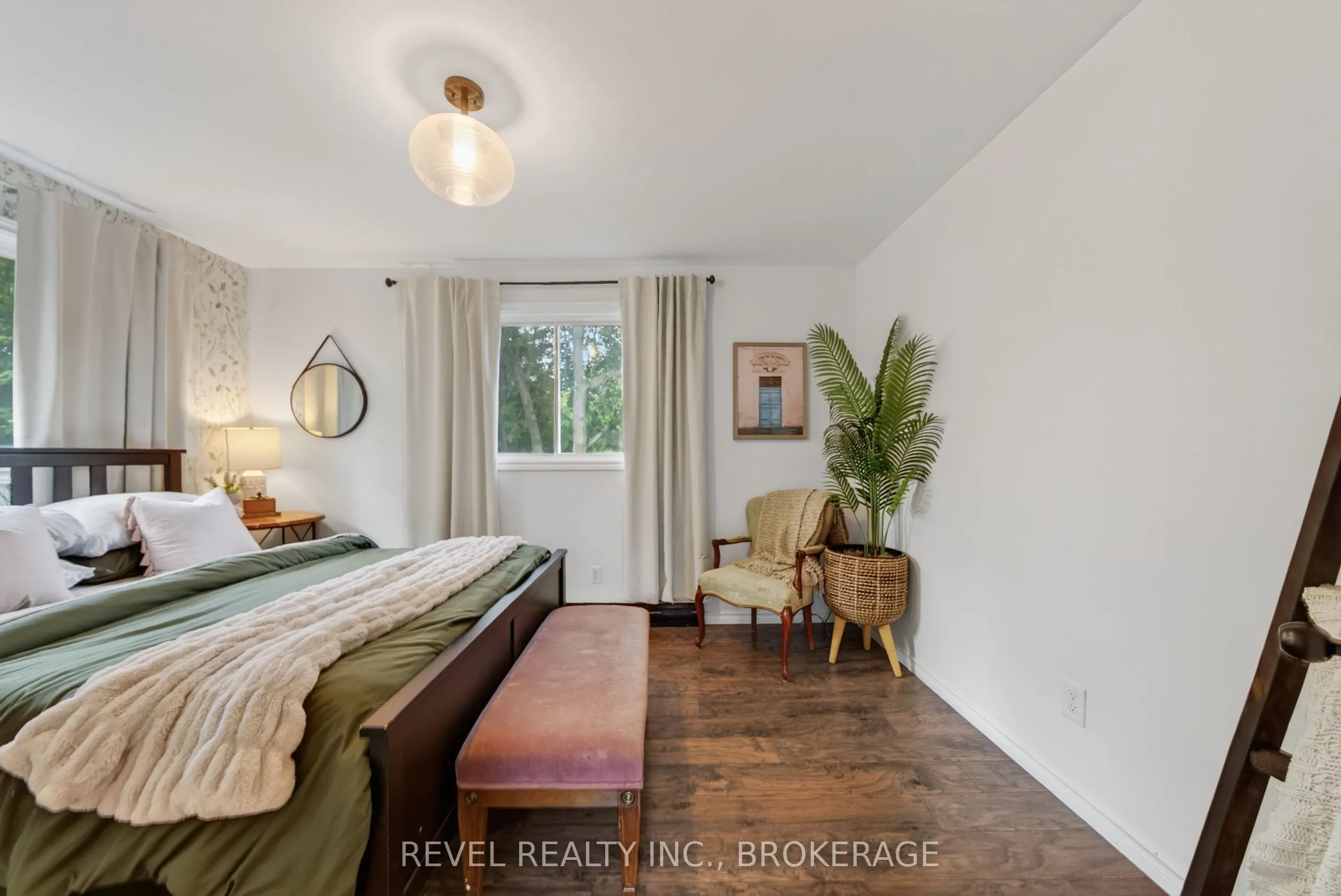637 Collins Bay Road