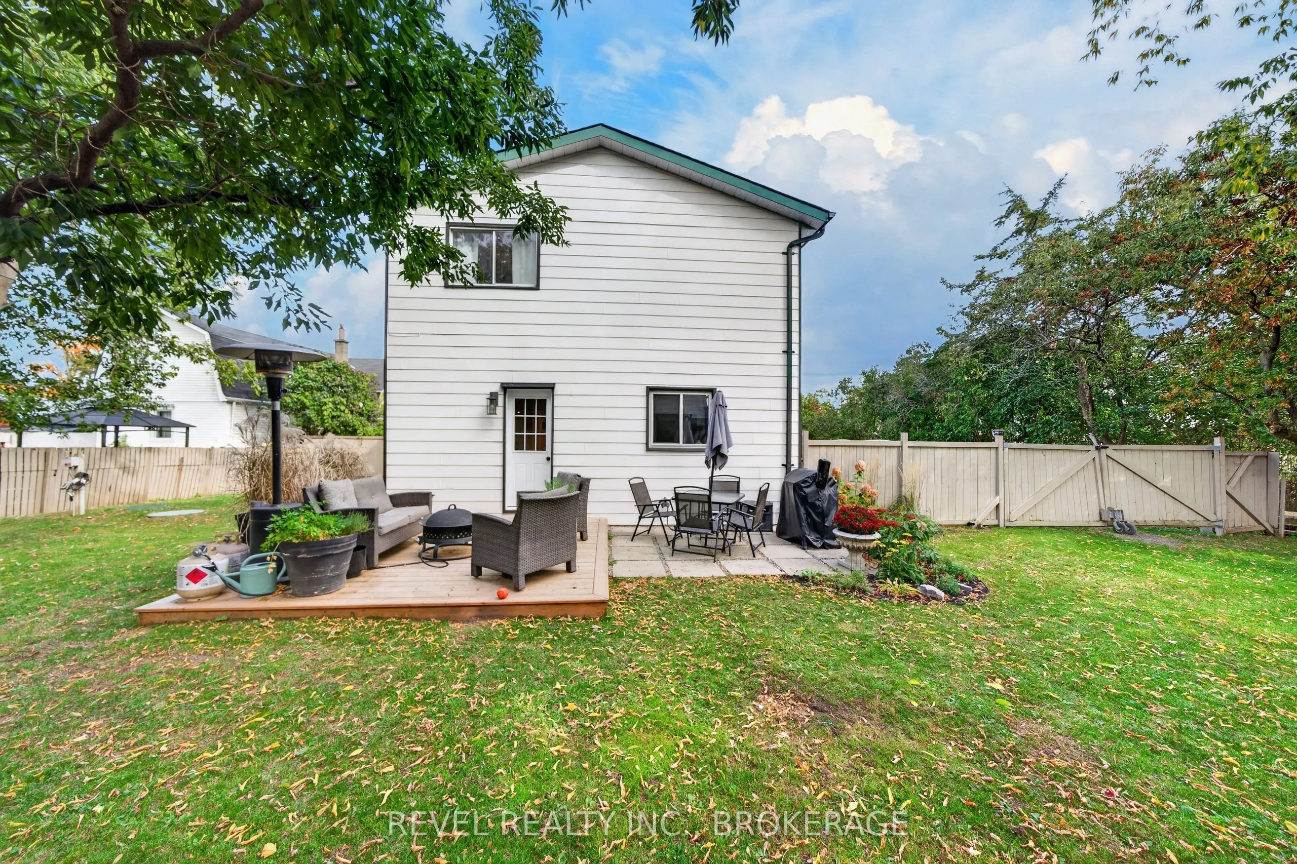 637 Collins Bay Road