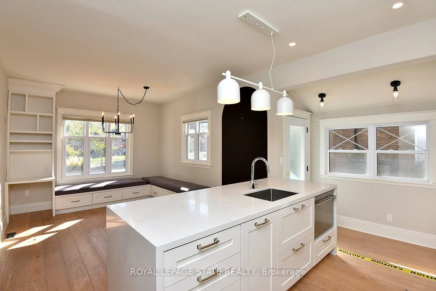 6 Nelles Boulevard