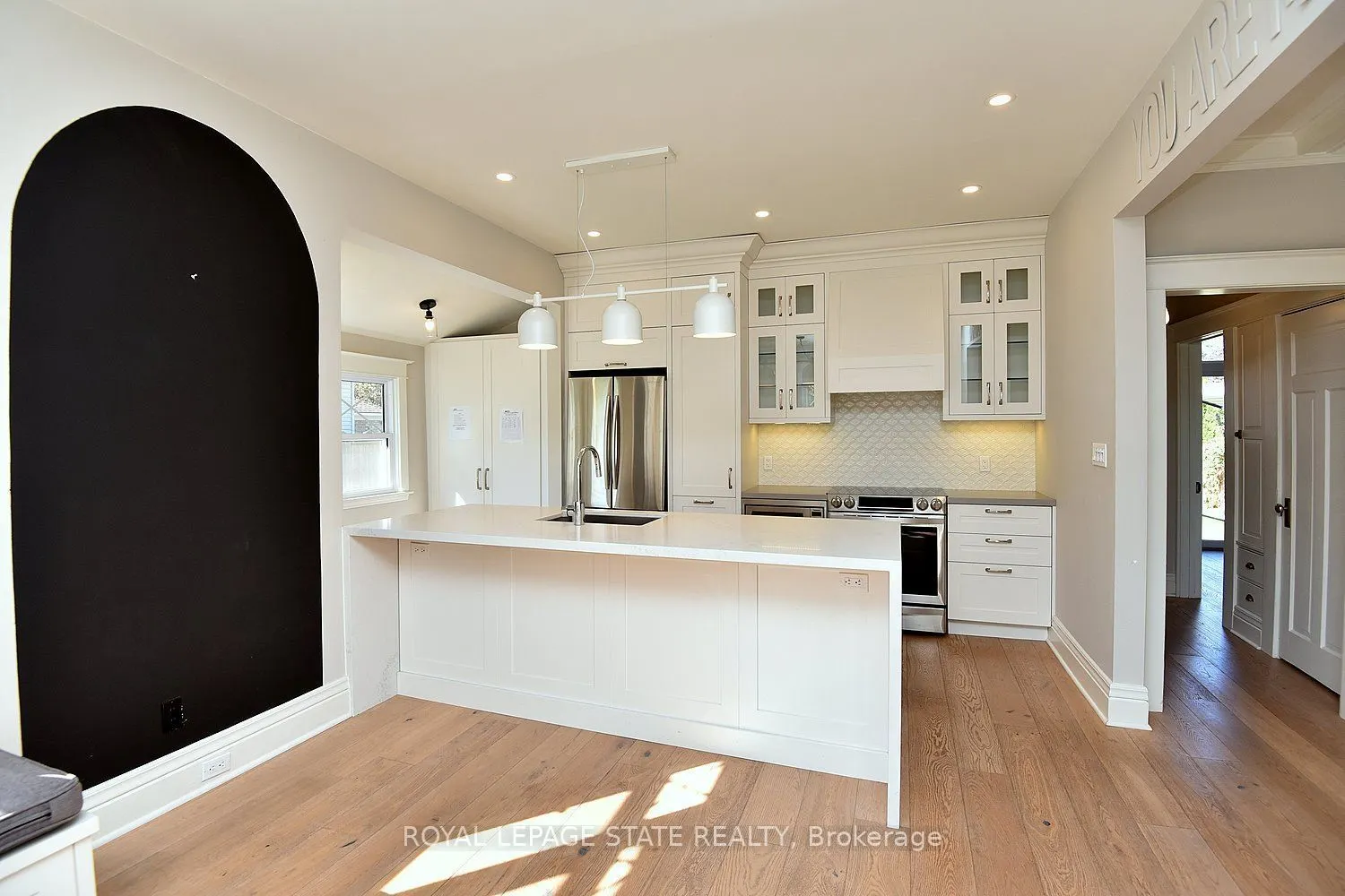 6 Nelles Boulevard