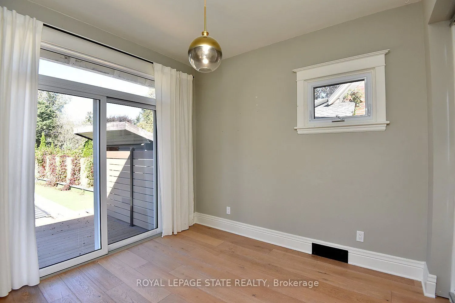 6 Nelles Boulevard
