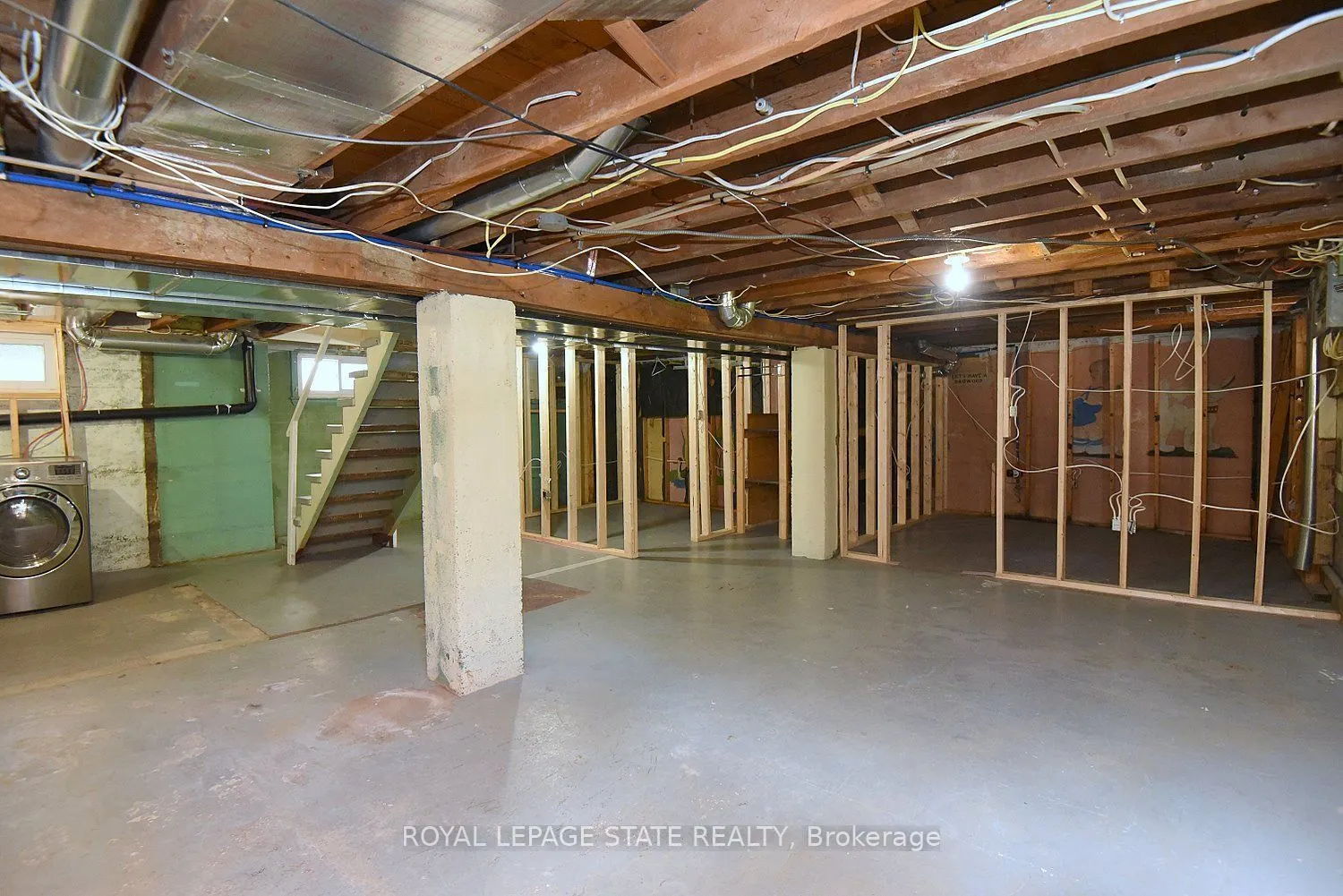 6 Nelles Boulevard