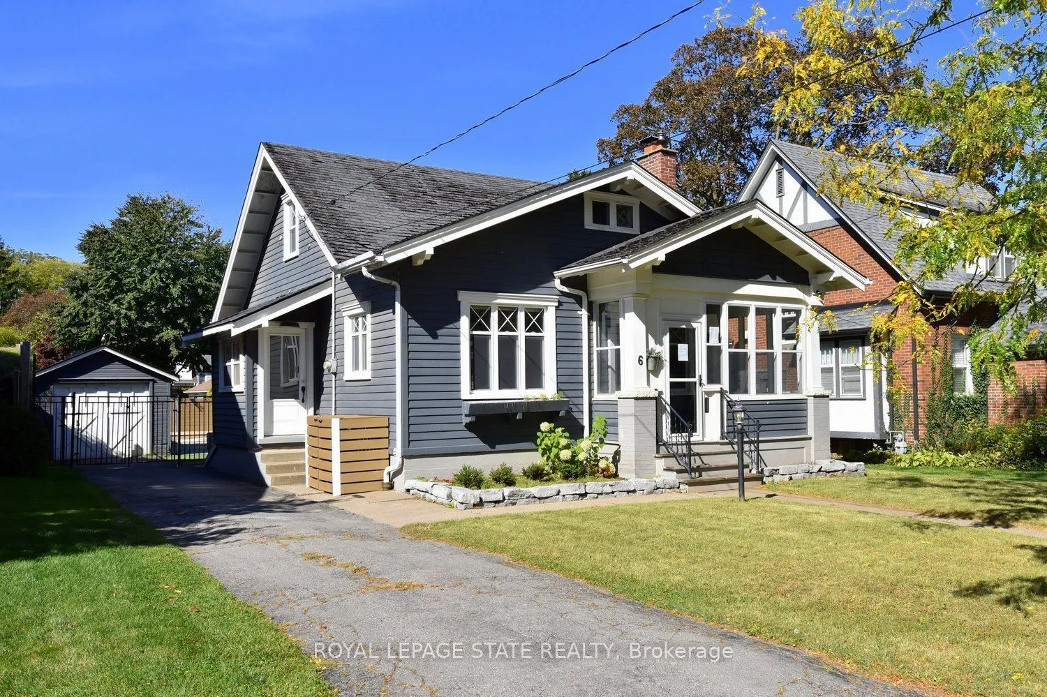 6 Nelles Boulevard