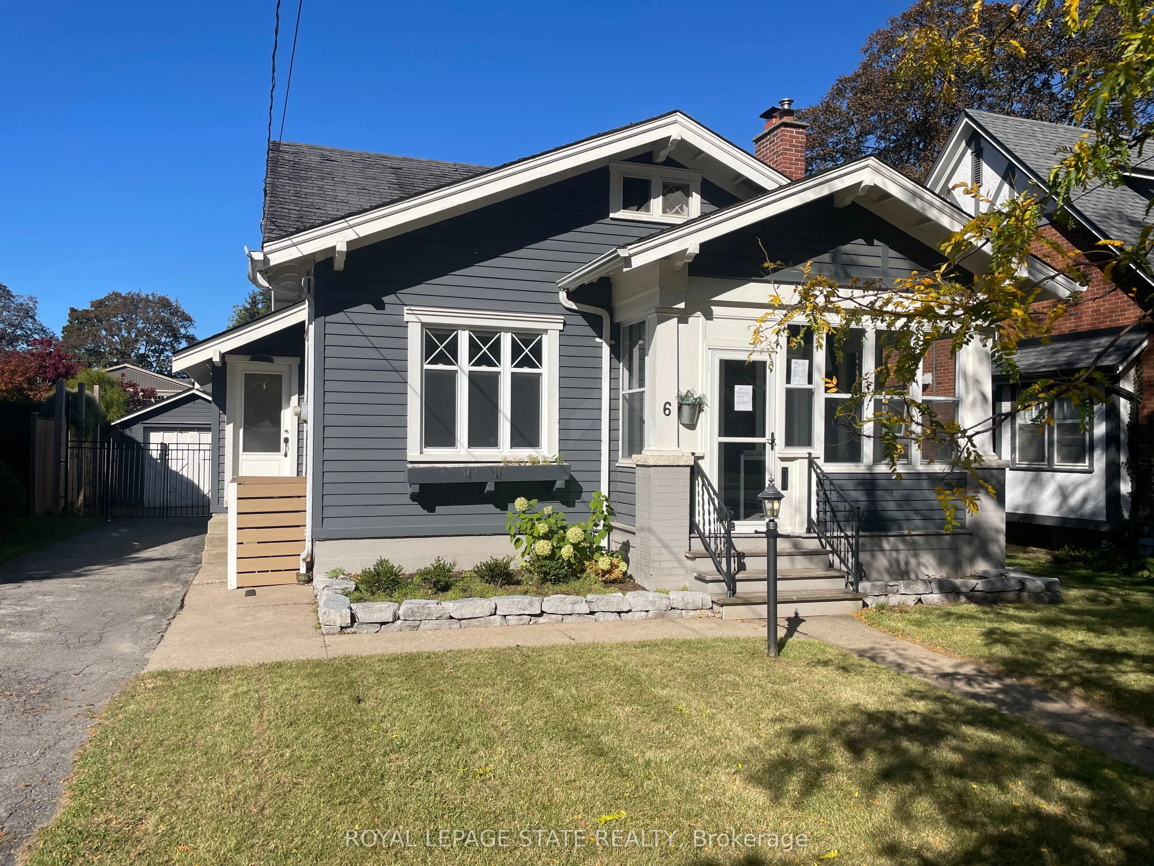 6 Nelles Boulevard