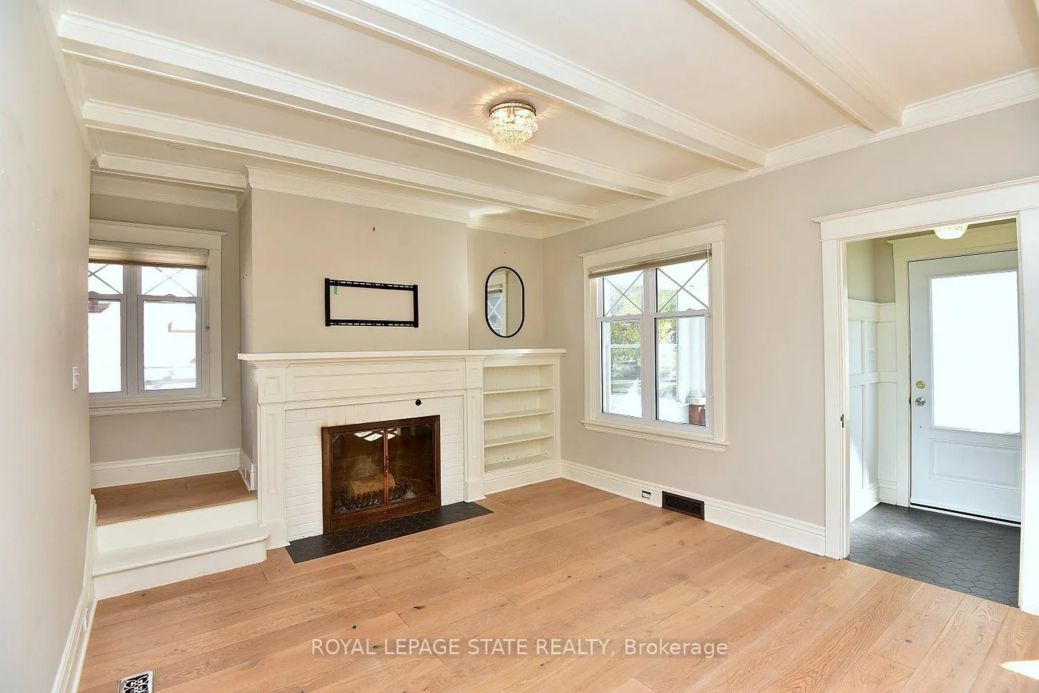 6 Nelles Boulevard