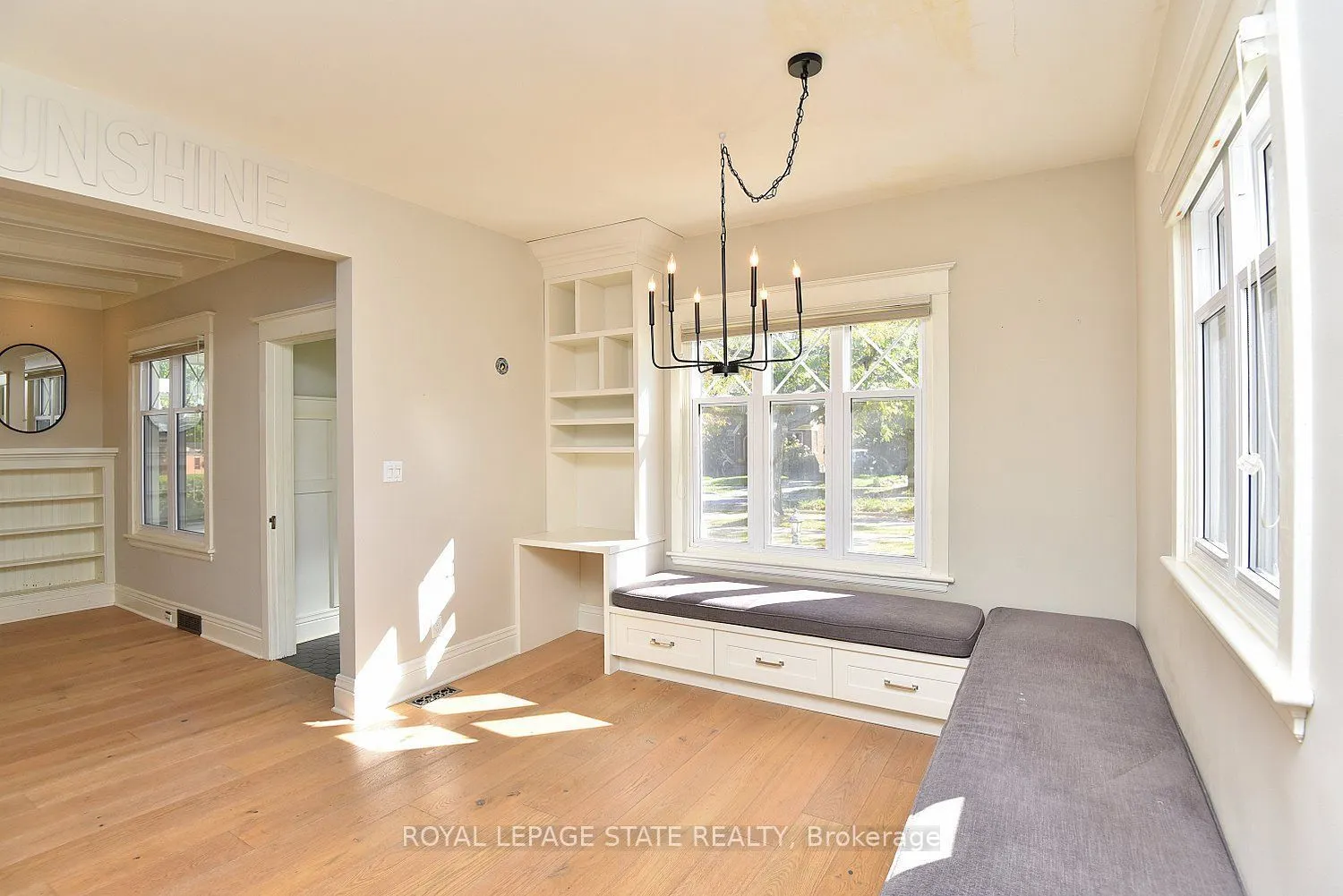 6 Nelles Boulevard