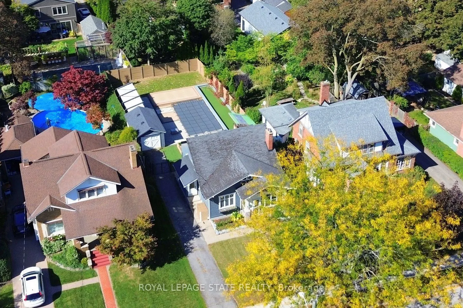 6 Nelles Boulevard