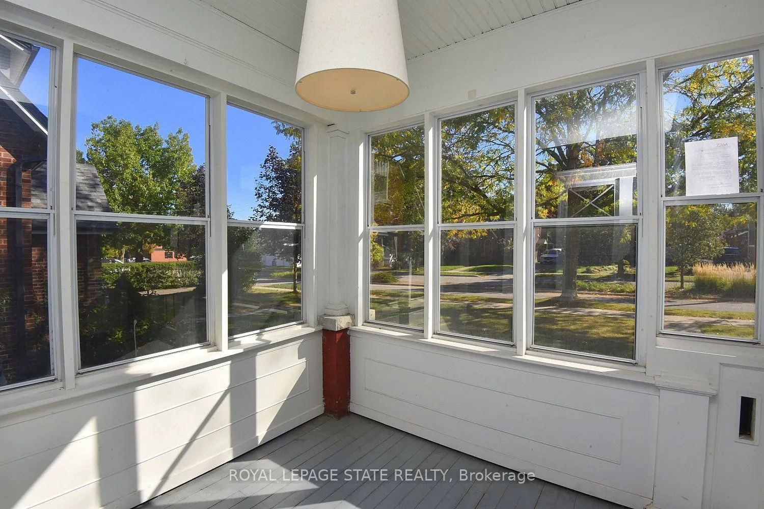 6 Nelles Boulevard