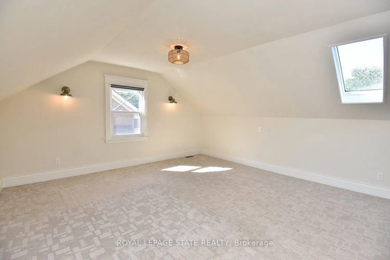 6 Nelles Boulevard