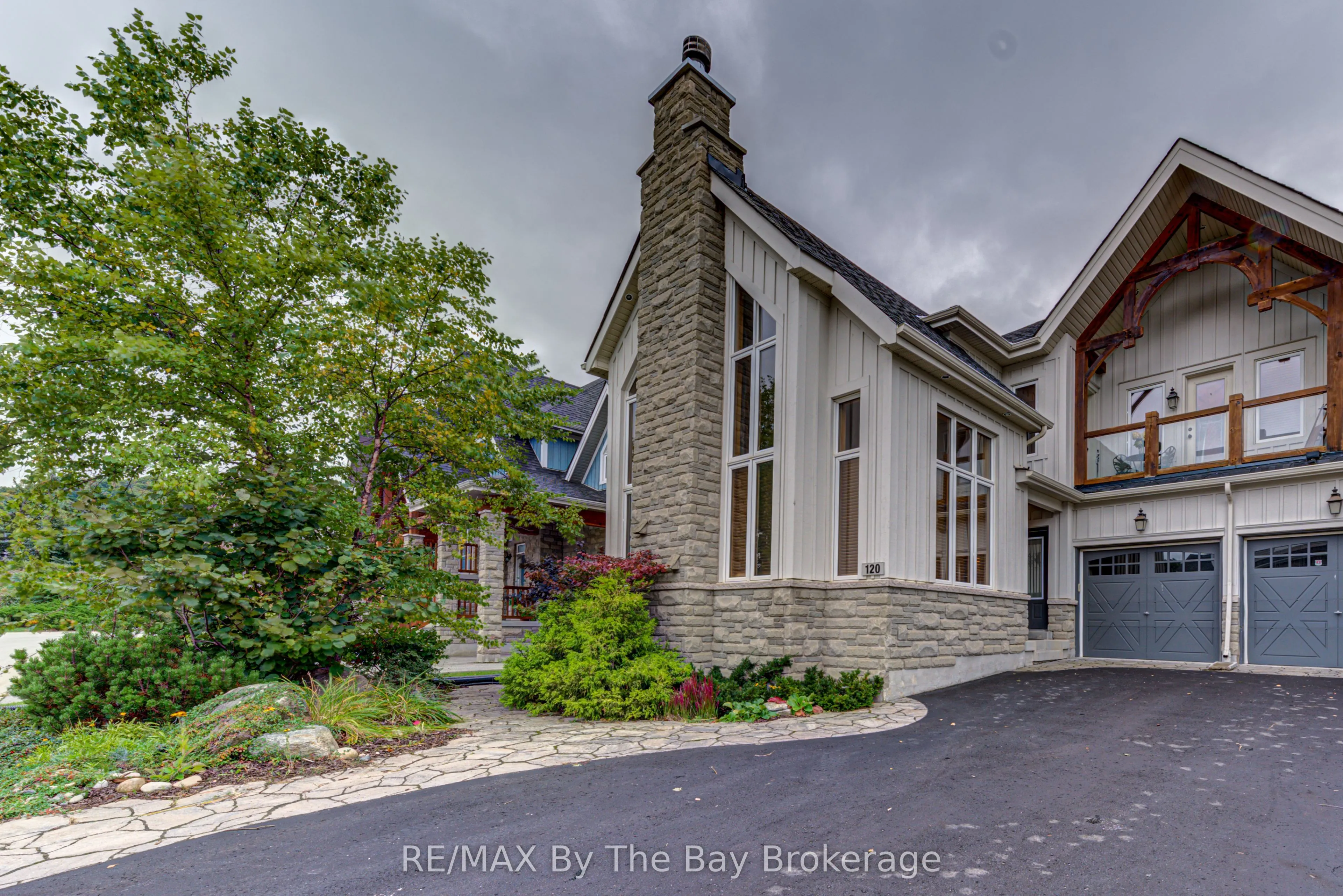 120 VENTURE Boulevard
