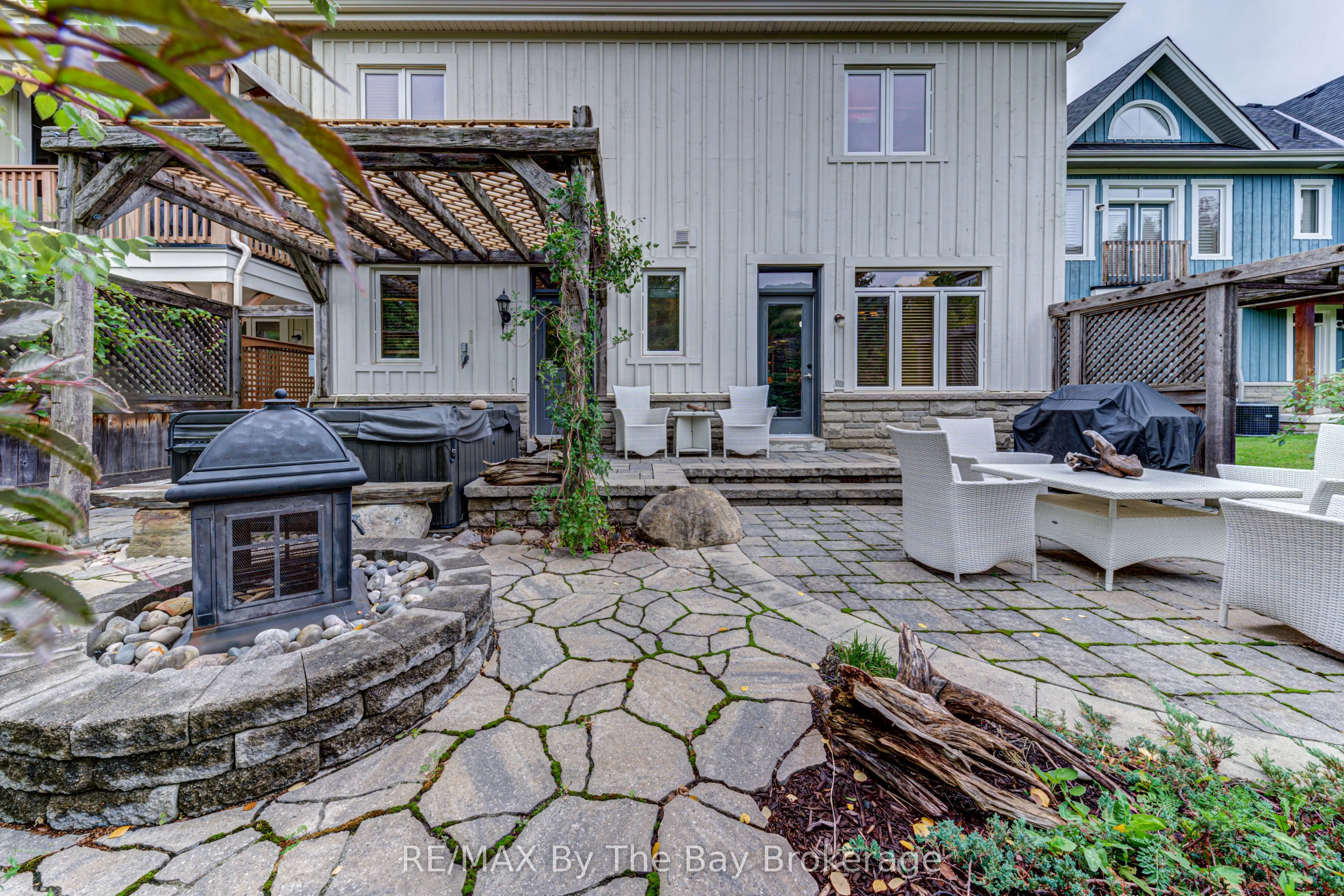 120 VENTURE Boulevard