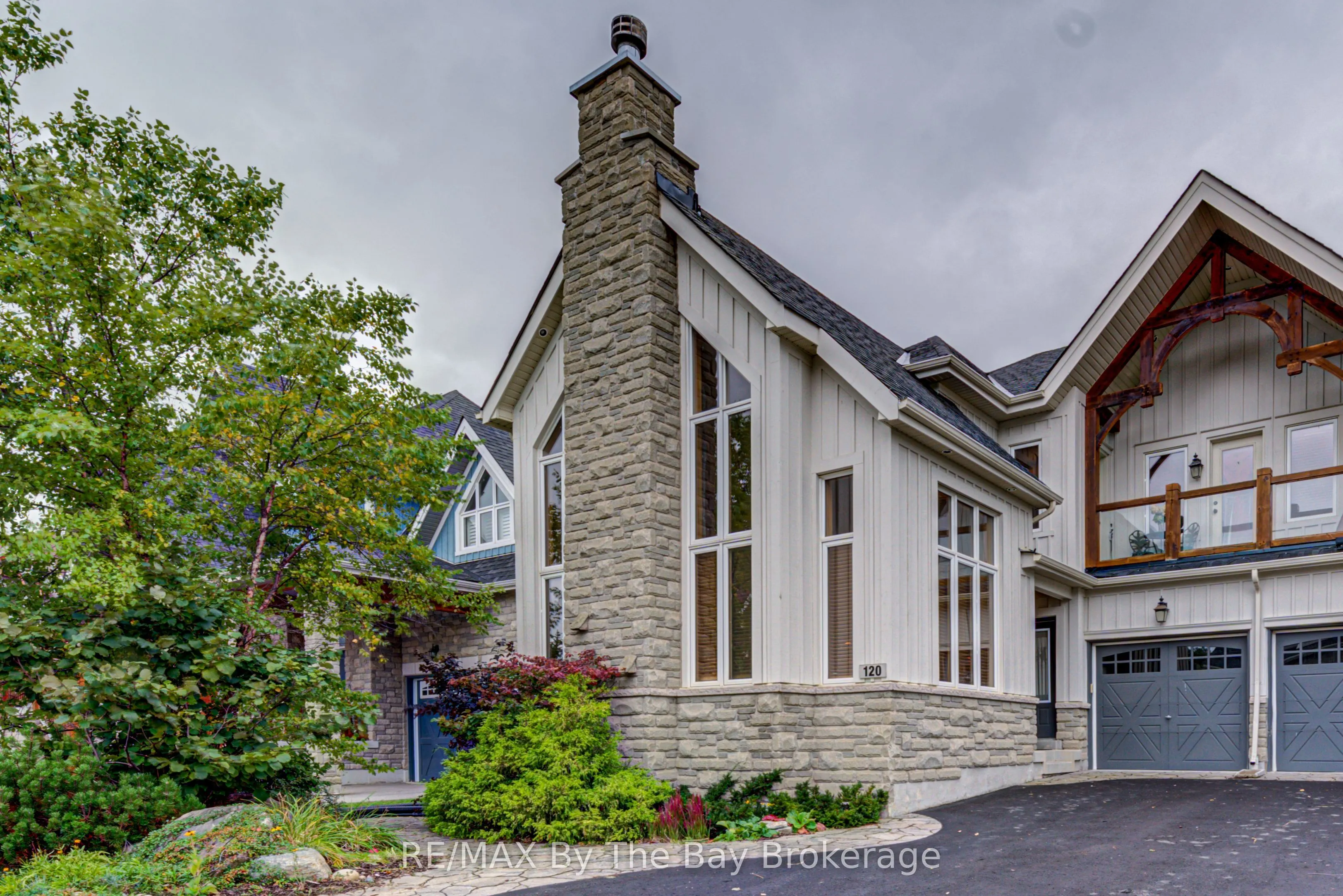 120 VENTURE Boulevard