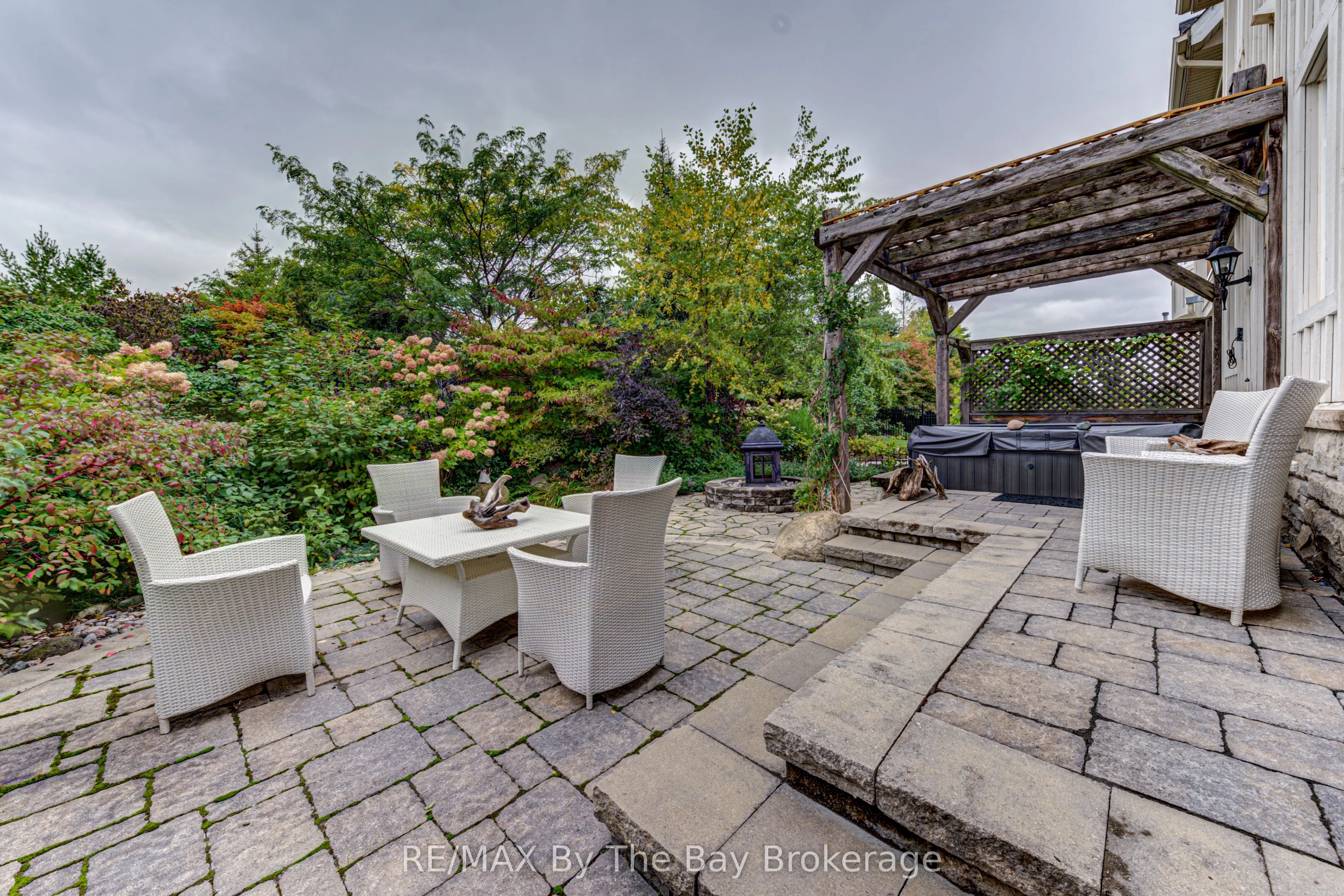 120 VENTURE Boulevard