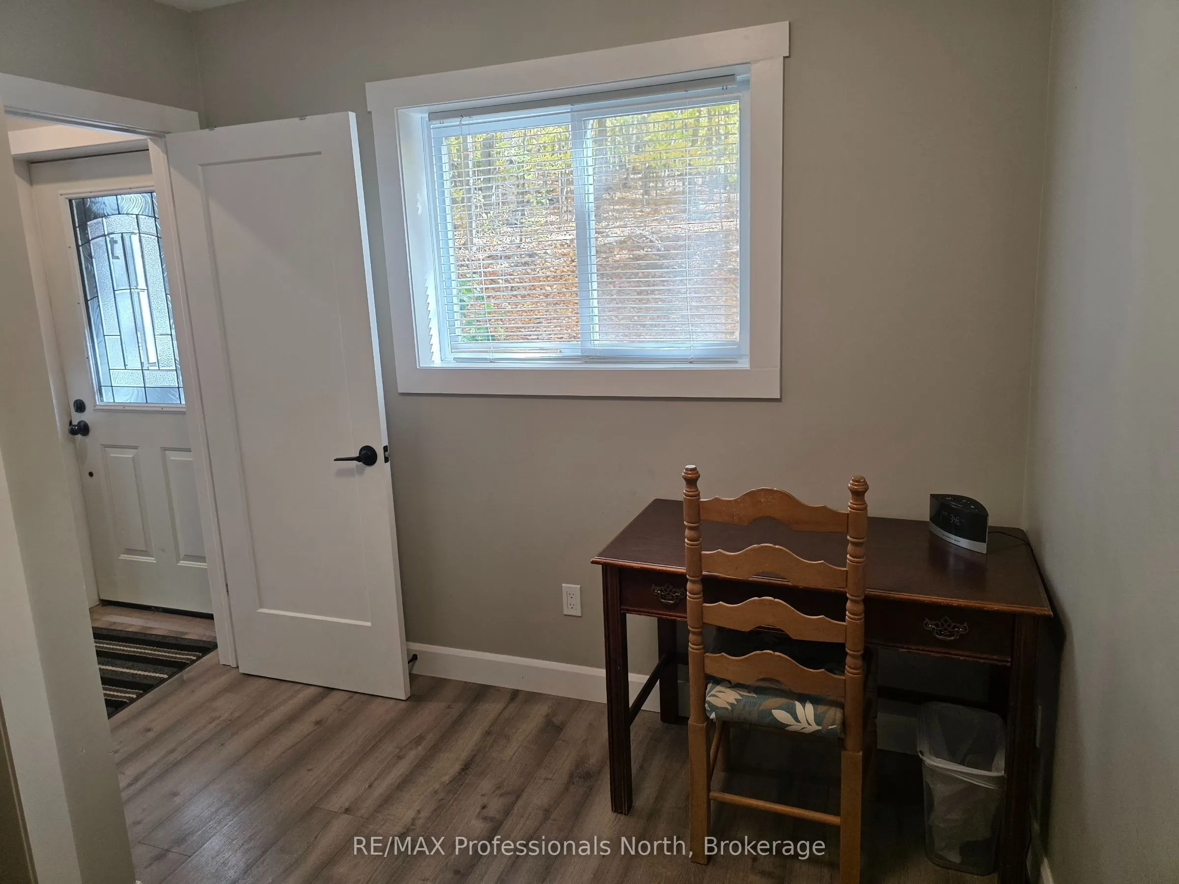 187 Main Street W