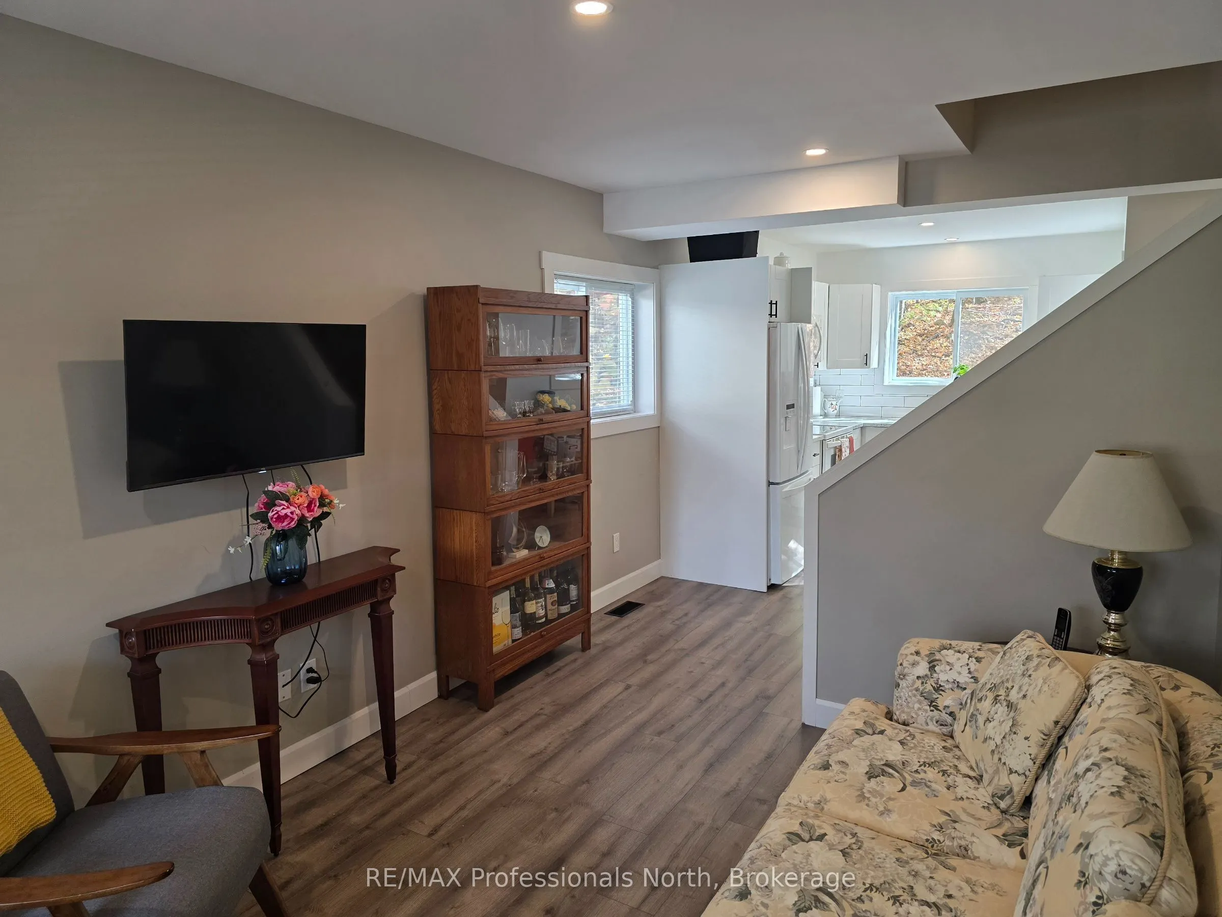 187 Main Street W