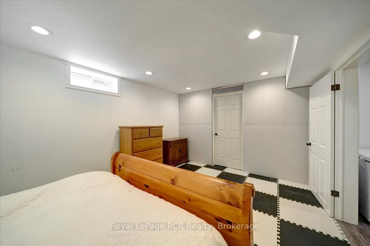 303 6th Avenue W