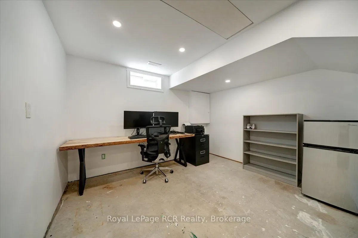 303 6th Avenue W