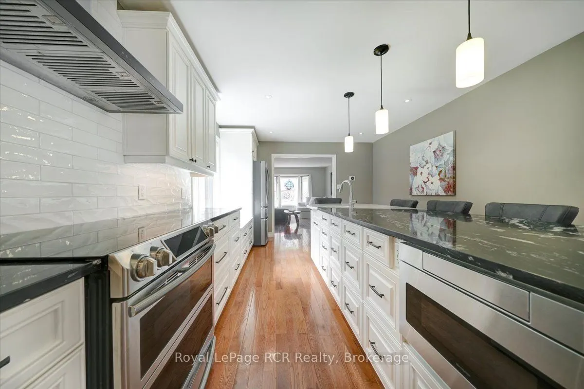 303 6th Avenue W