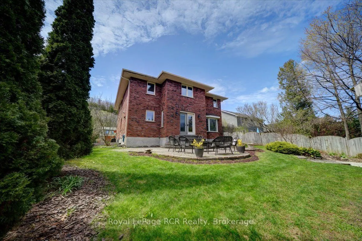 303 6th Avenue W