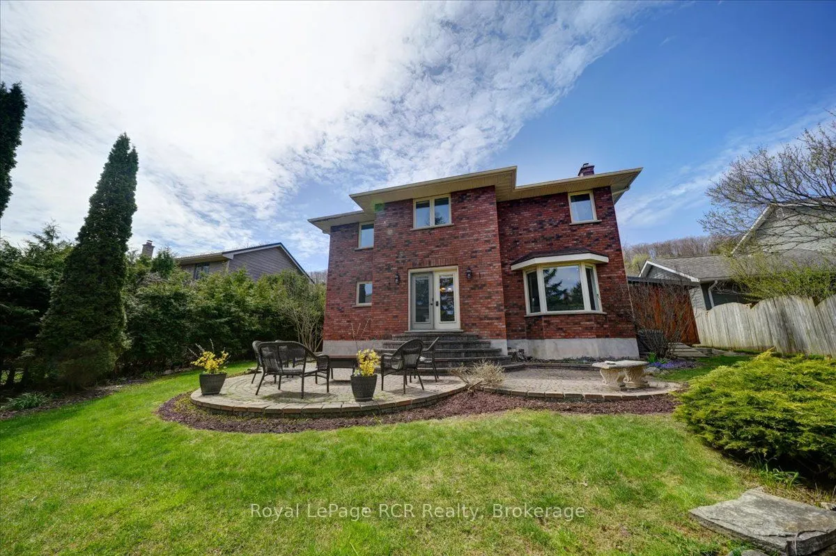 303 6th Avenue W