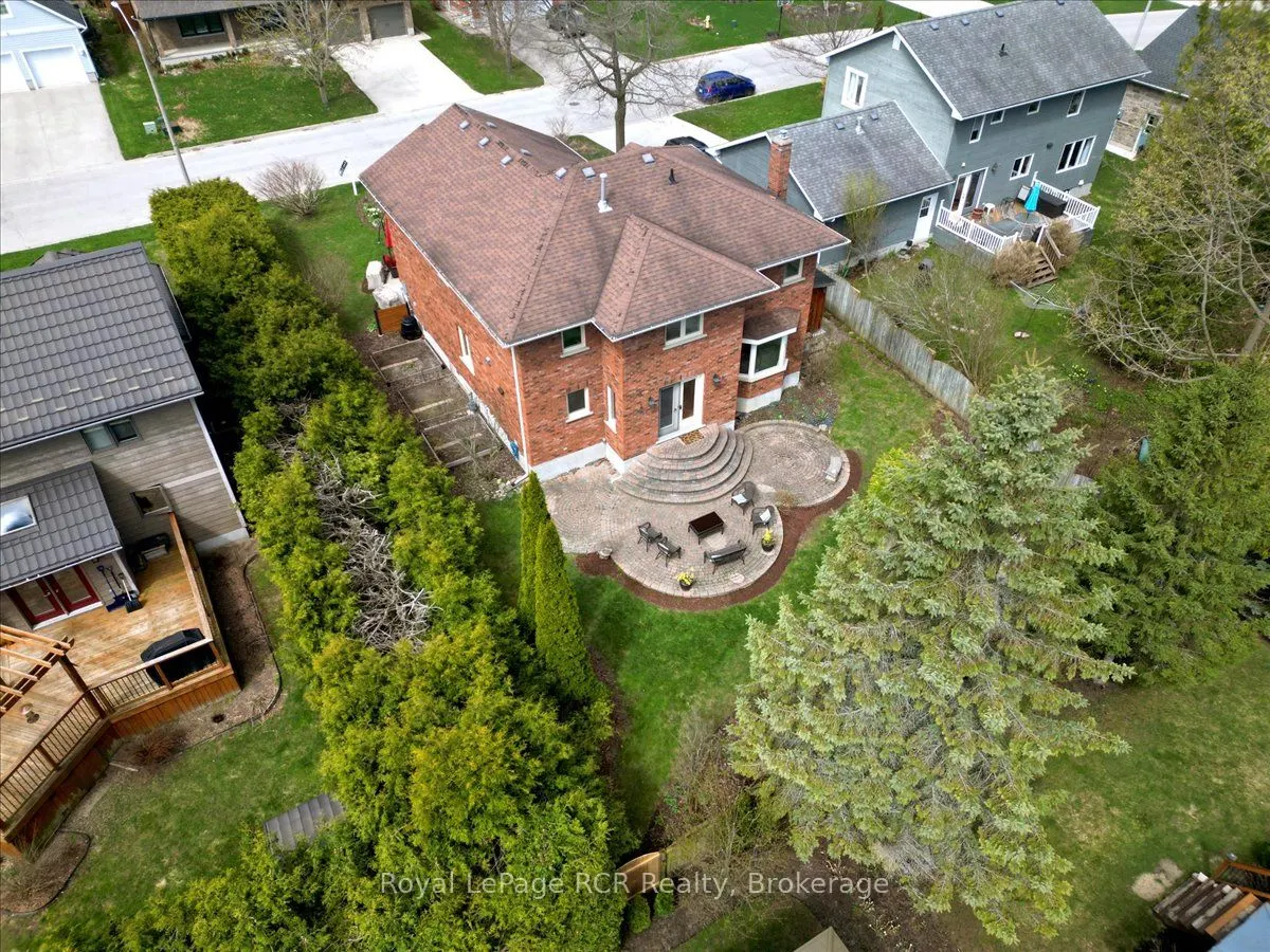 303 6th Avenue W