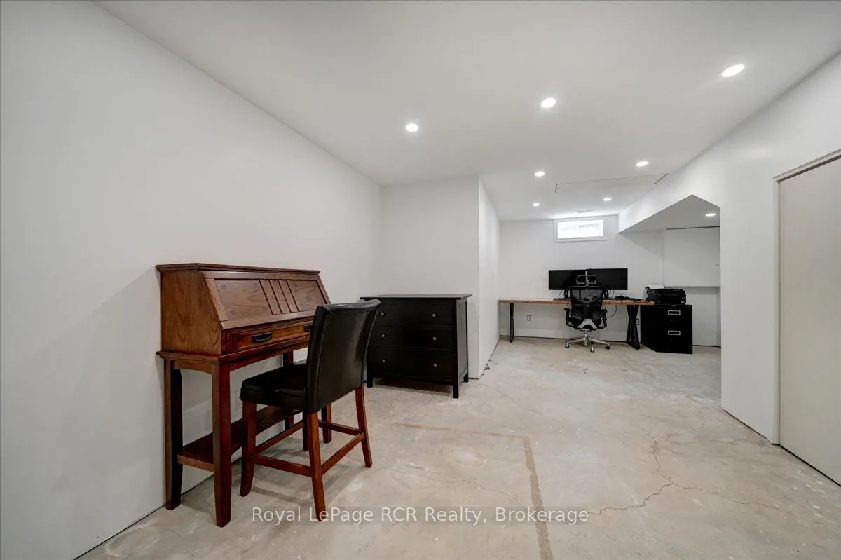 303 6th Avenue W