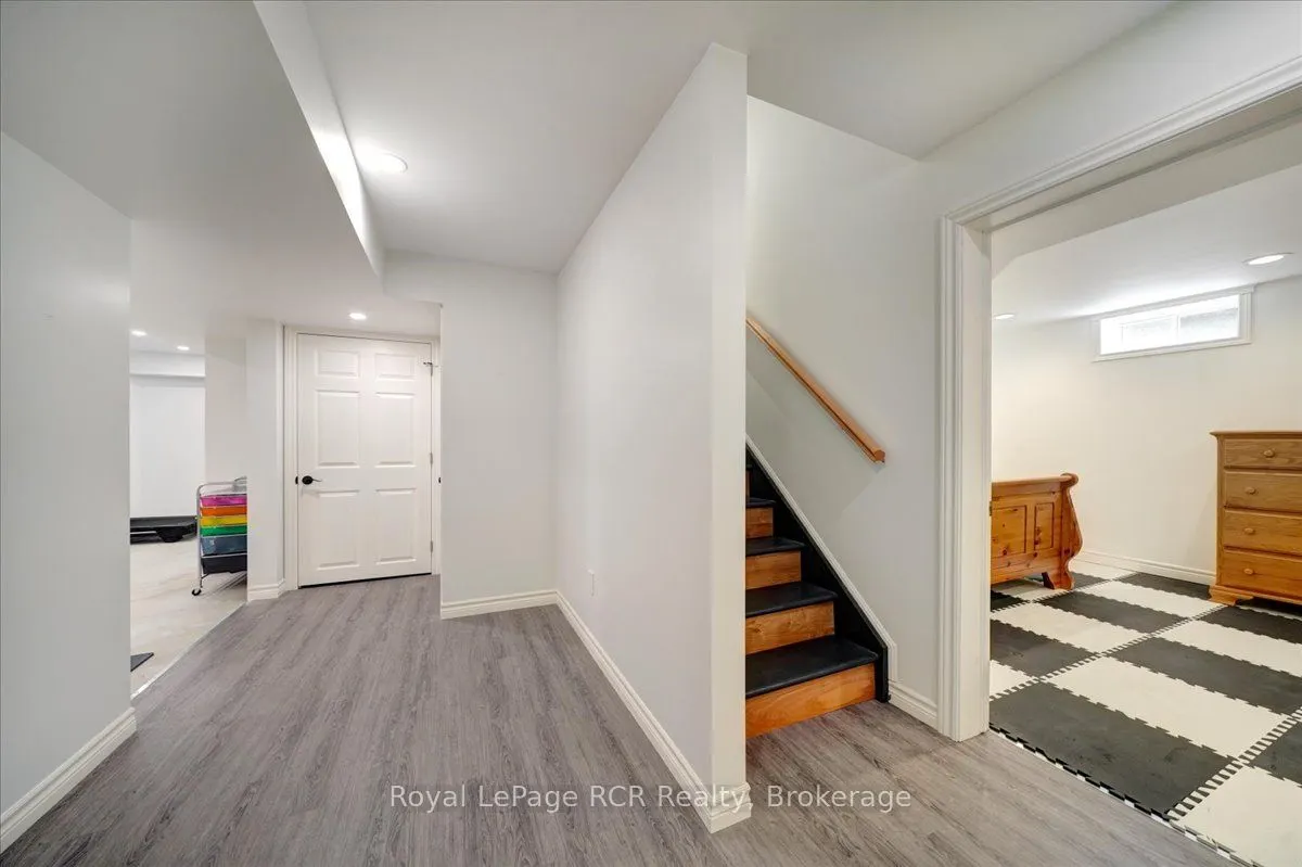 303 6th Avenue W