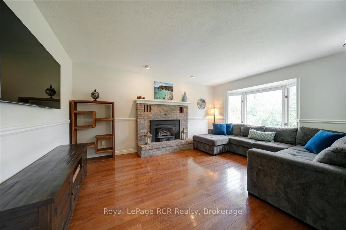 303 6th Avenue W