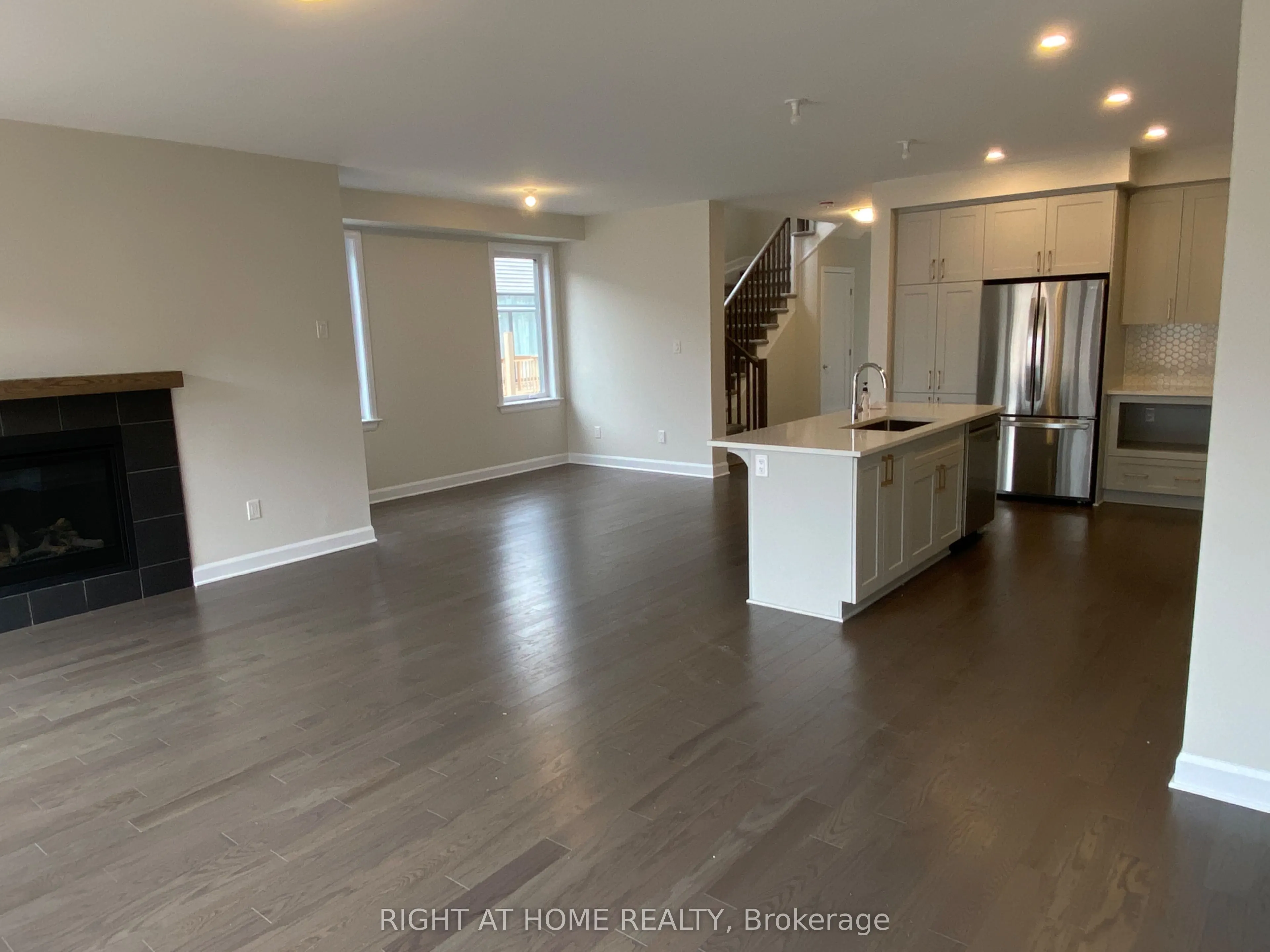 608 MOONFLOWER Crescent