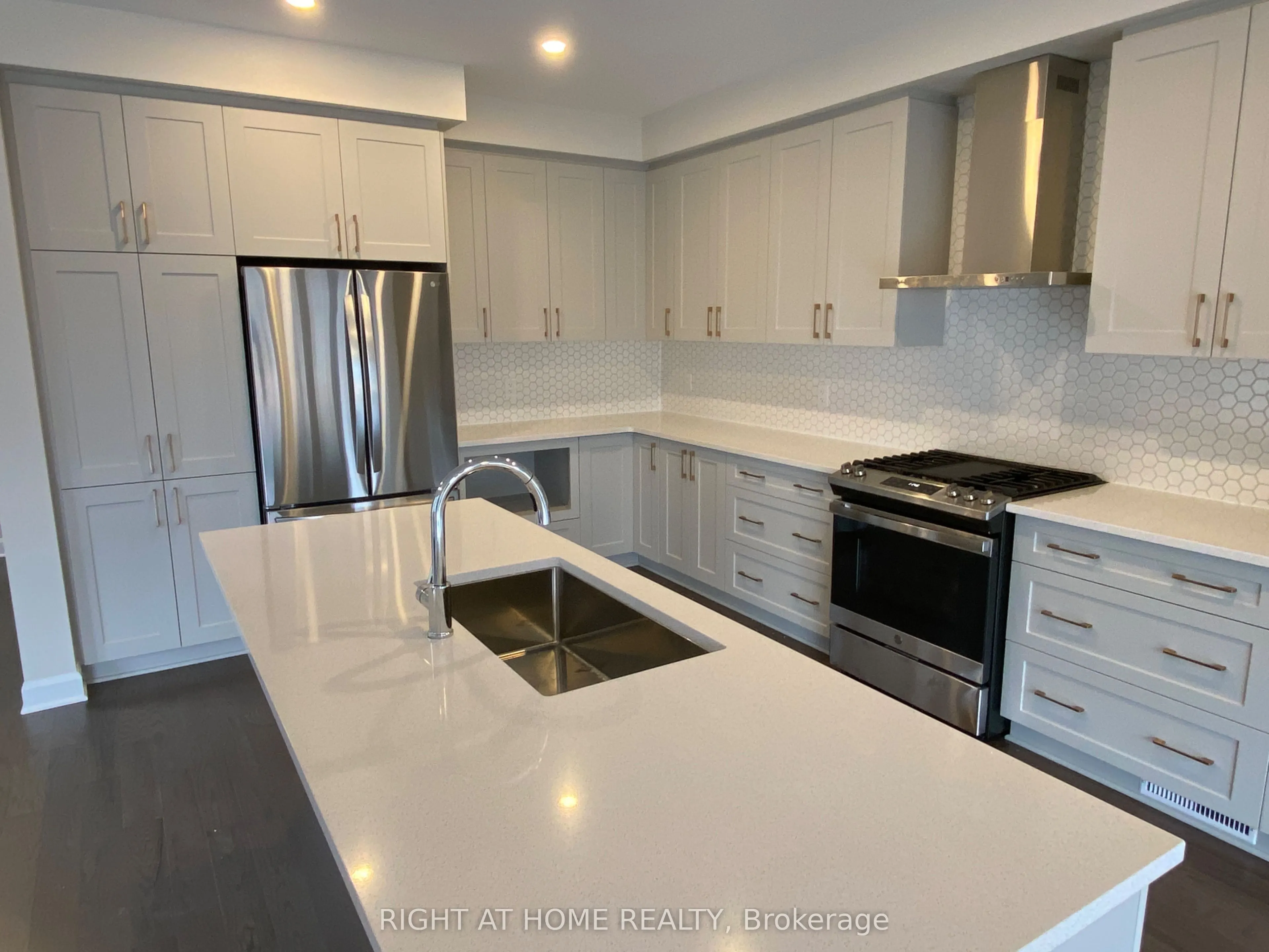 608 MOONFLOWER Crescent