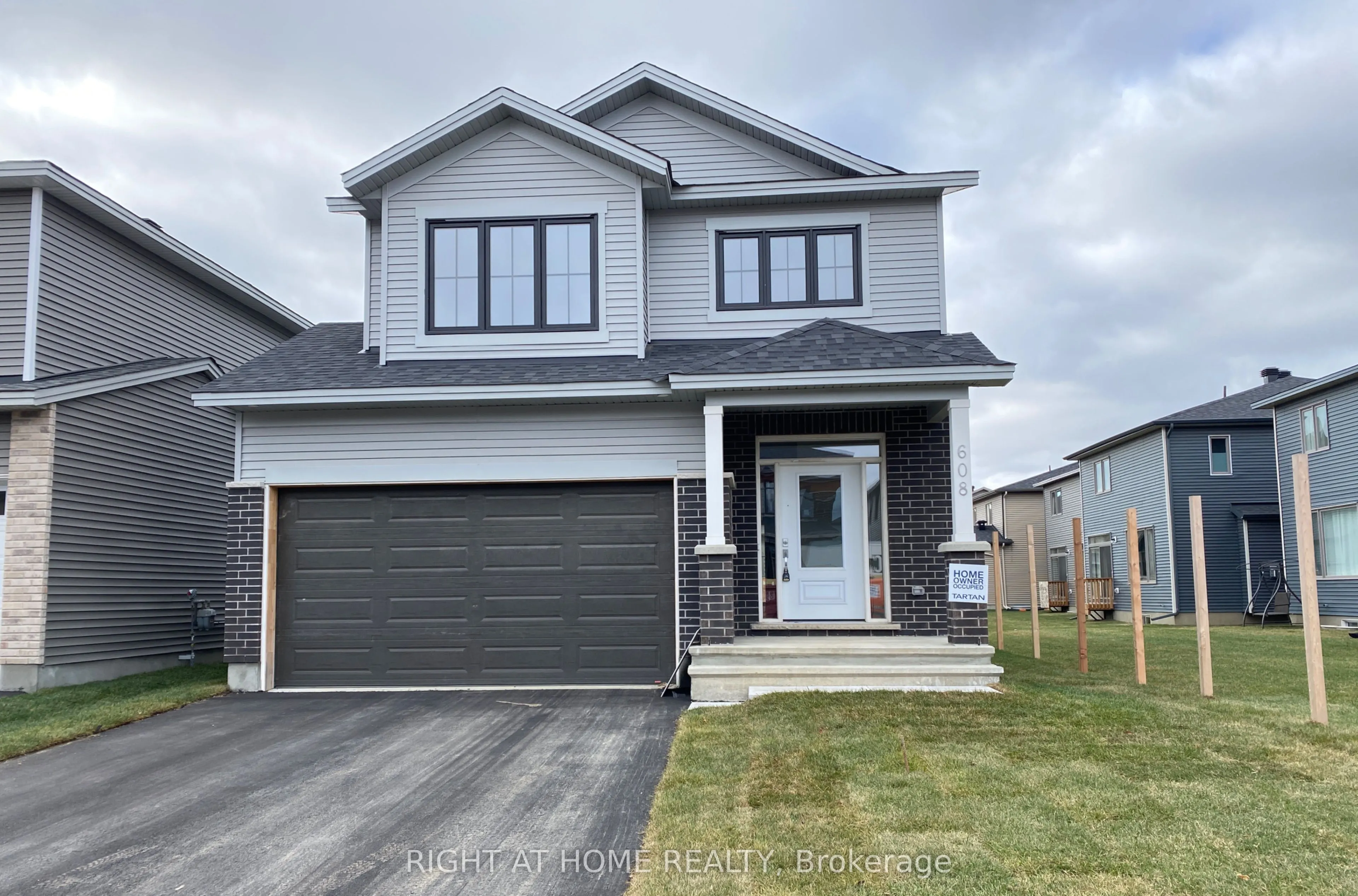 608 MOONFLOWER Crescent