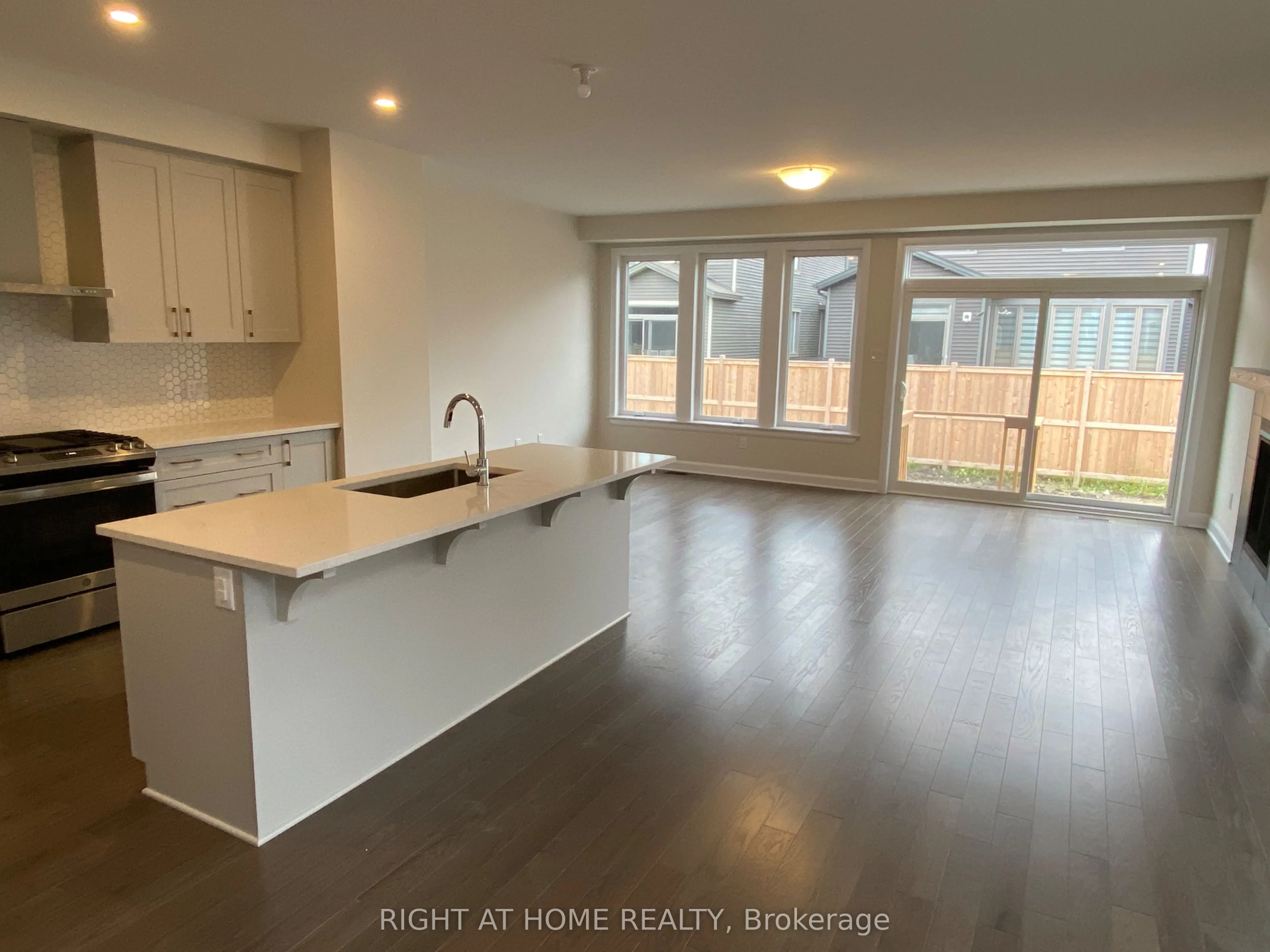 608 MOONFLOWER Crescent