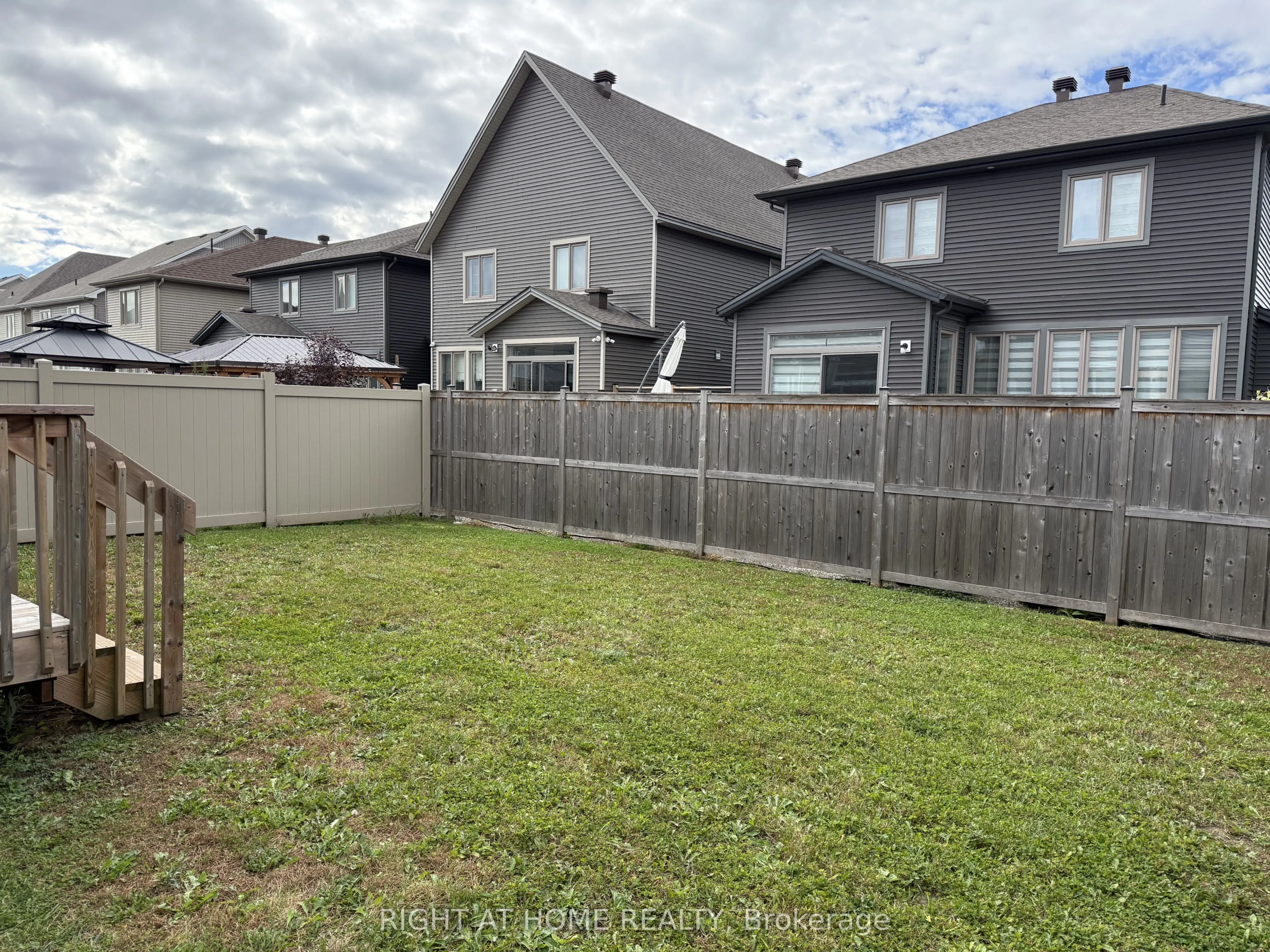 608 MOONFLOWER Crescent