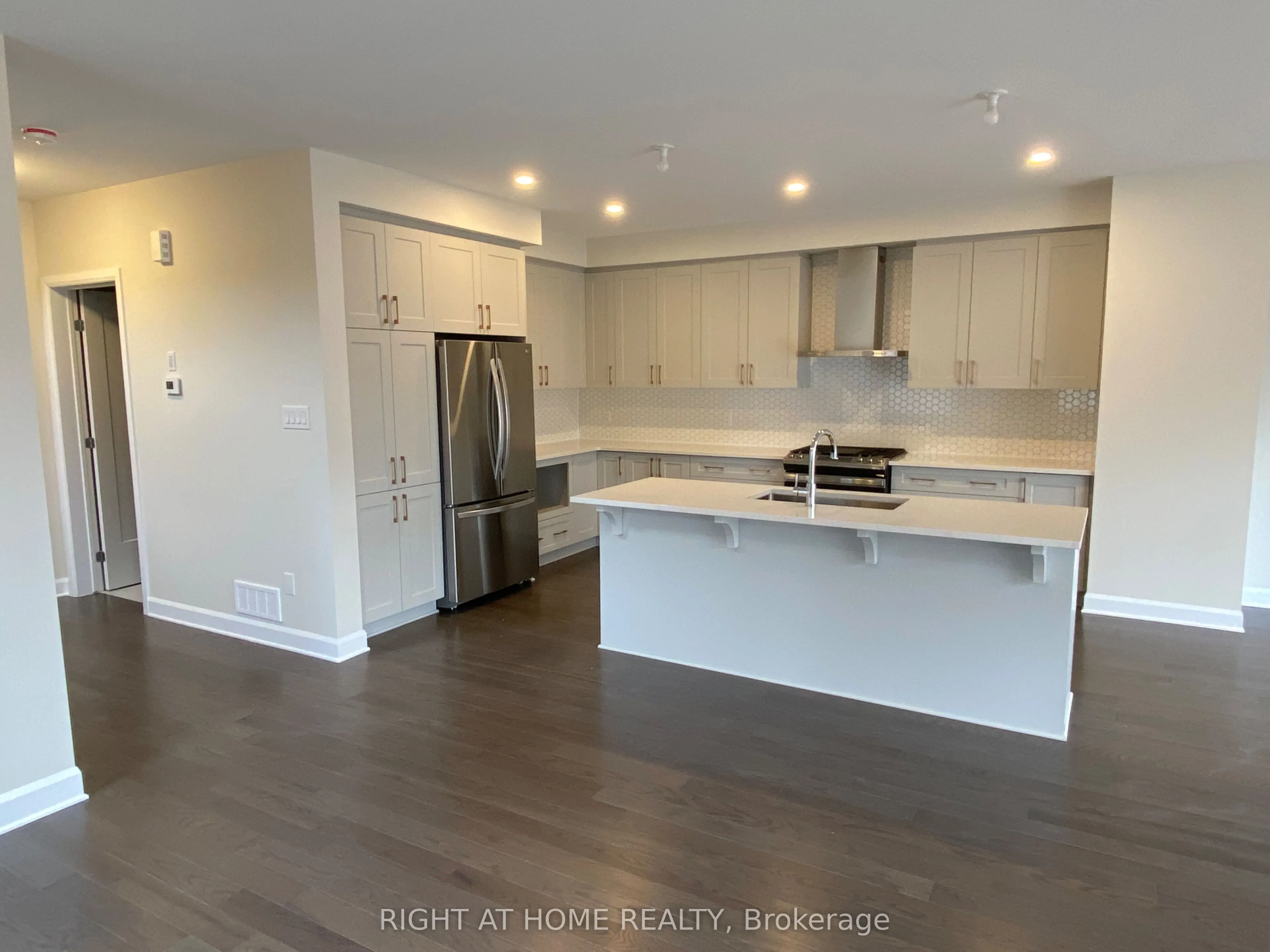 608 MOONFLOWER Crescent