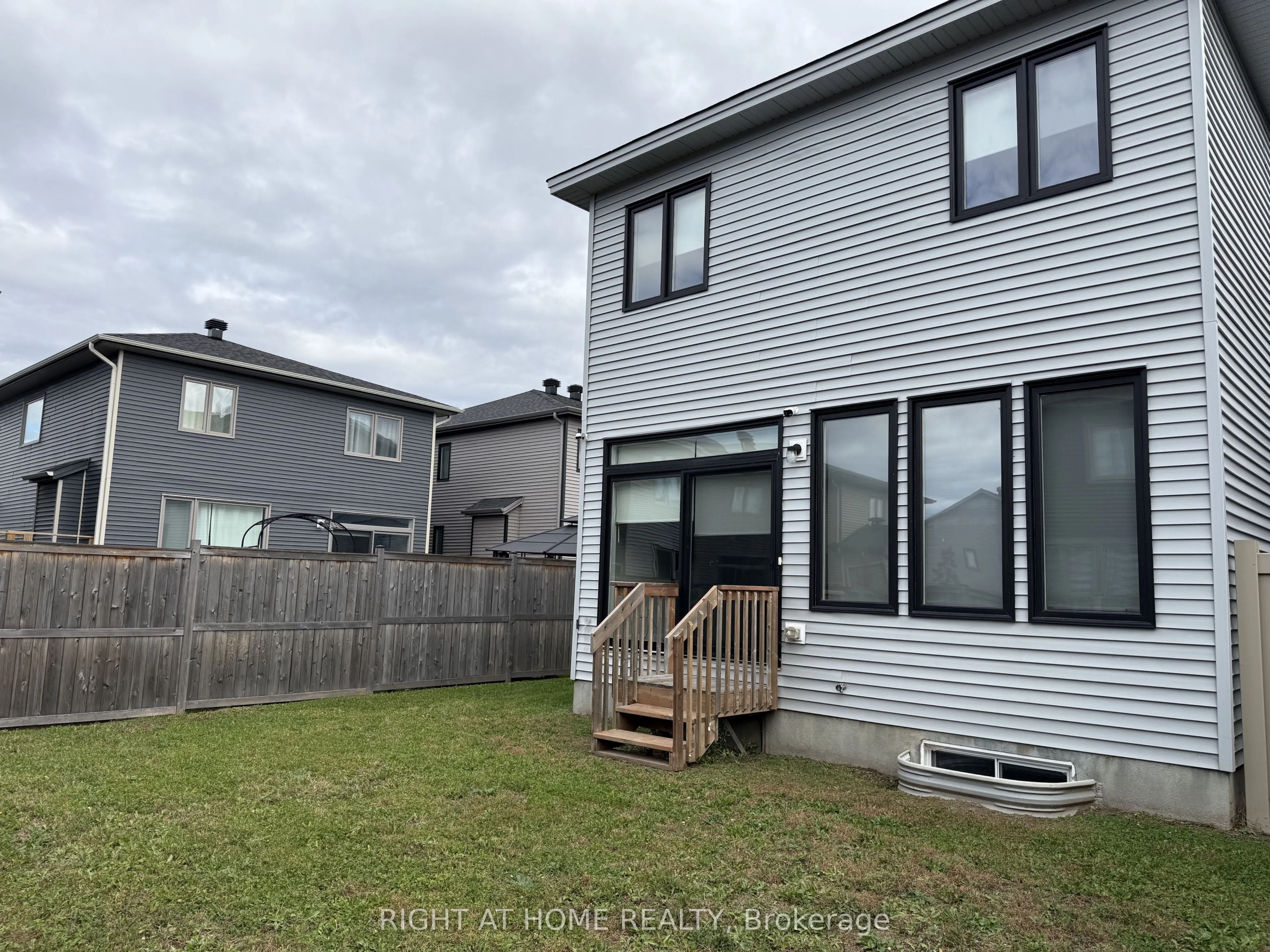 608 MOONFLOWER Crescent