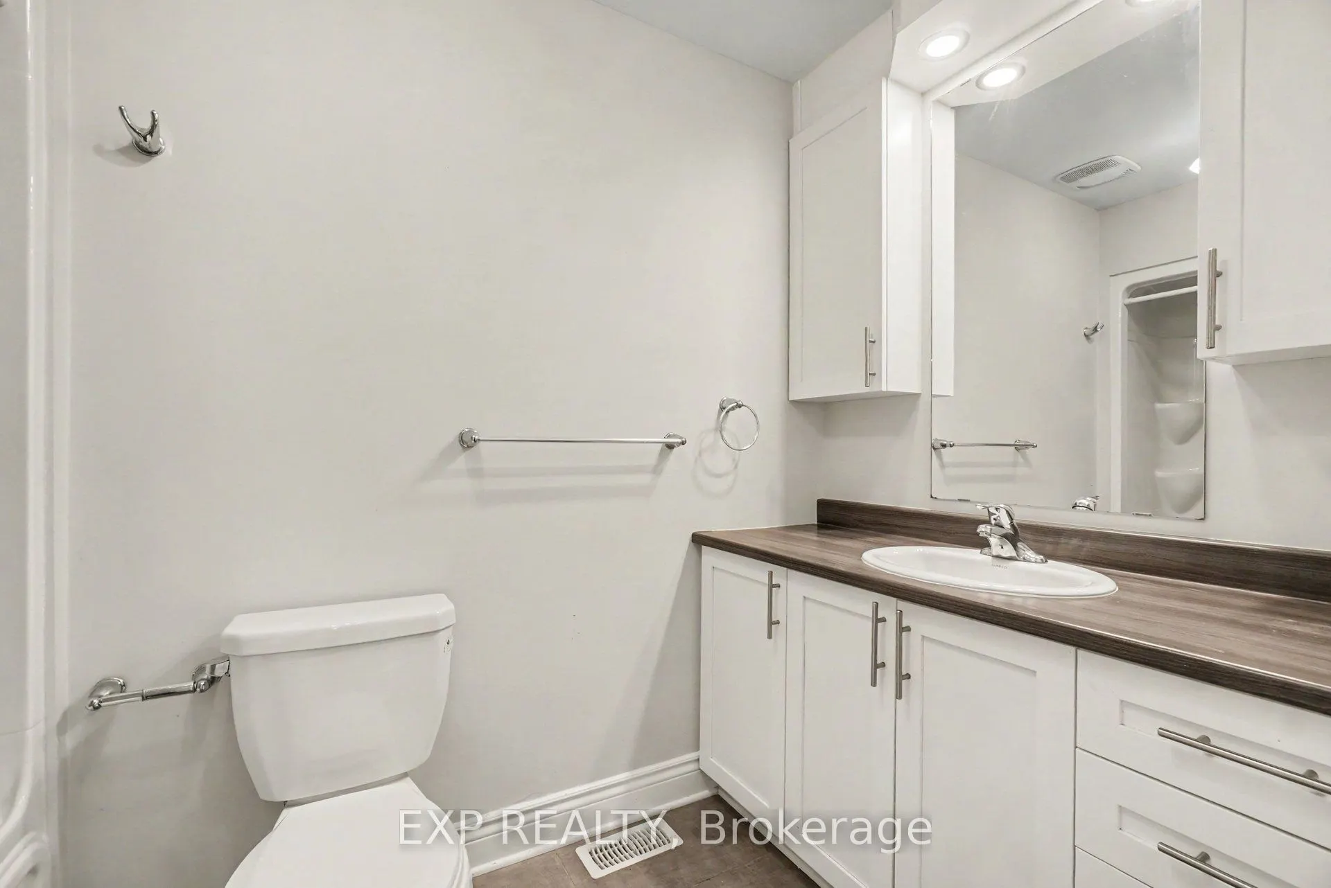 202 St Malo Place