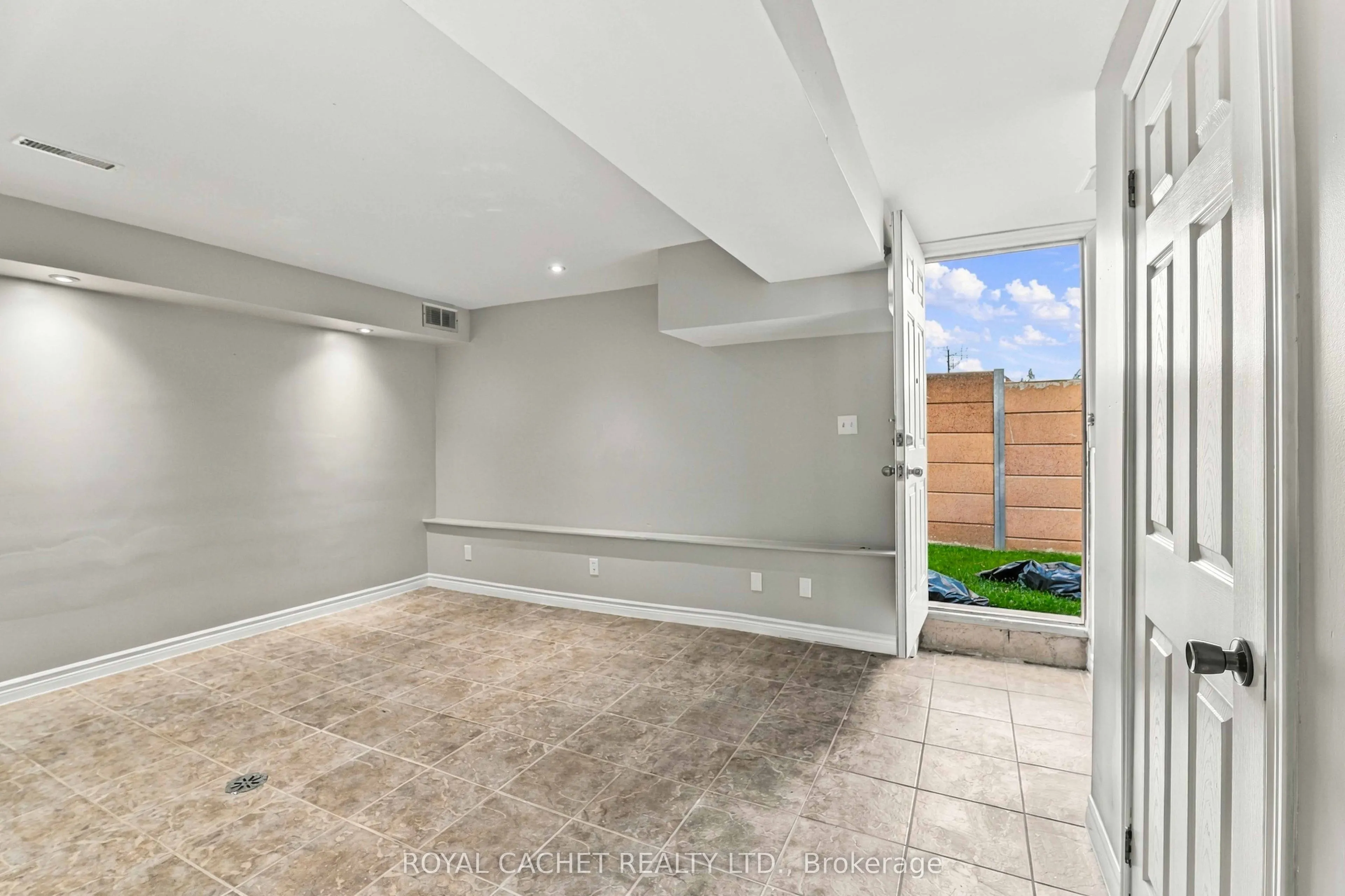 39 Pinewoods Drive #44