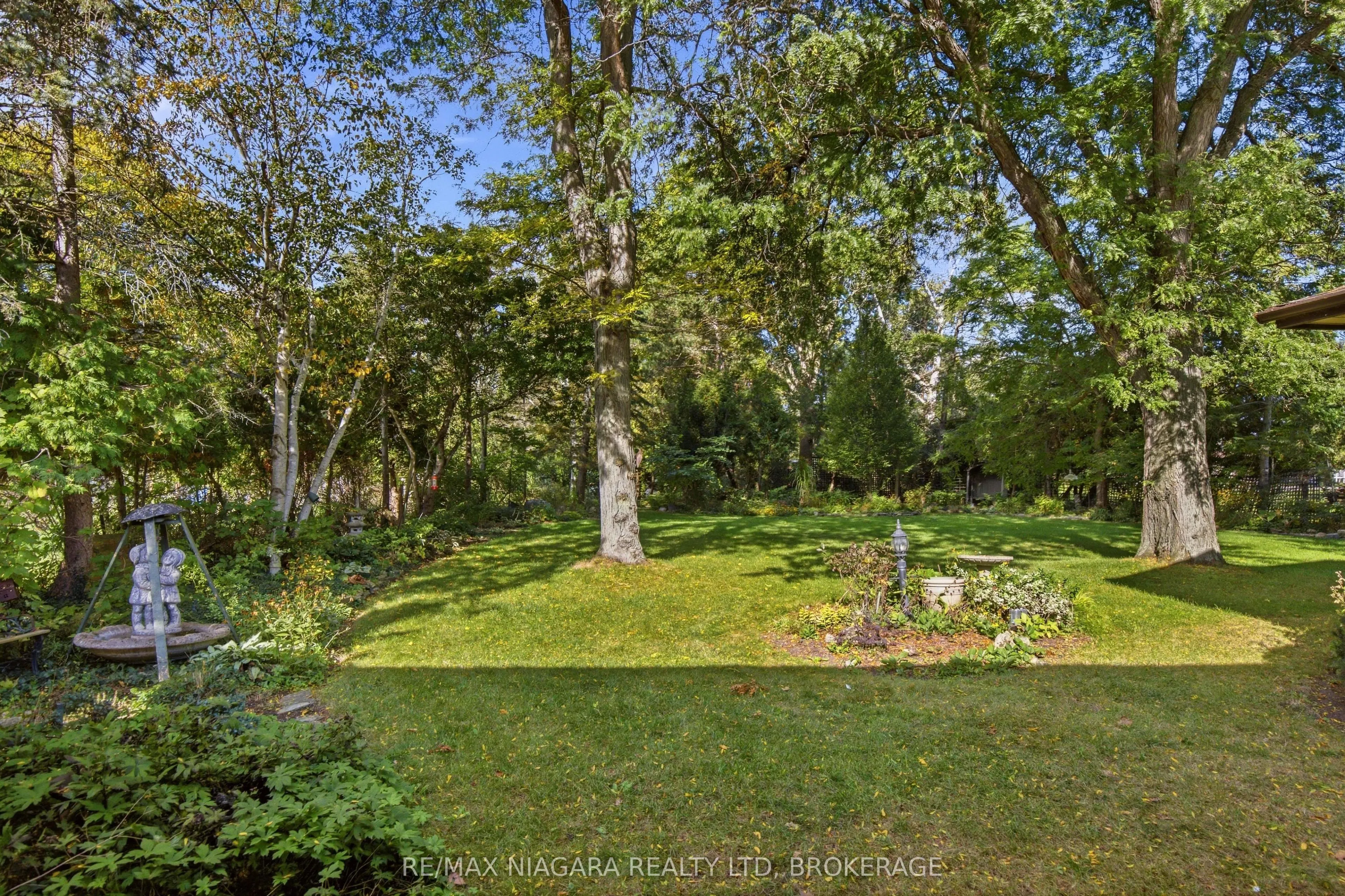 9985 Niagara River Parkway