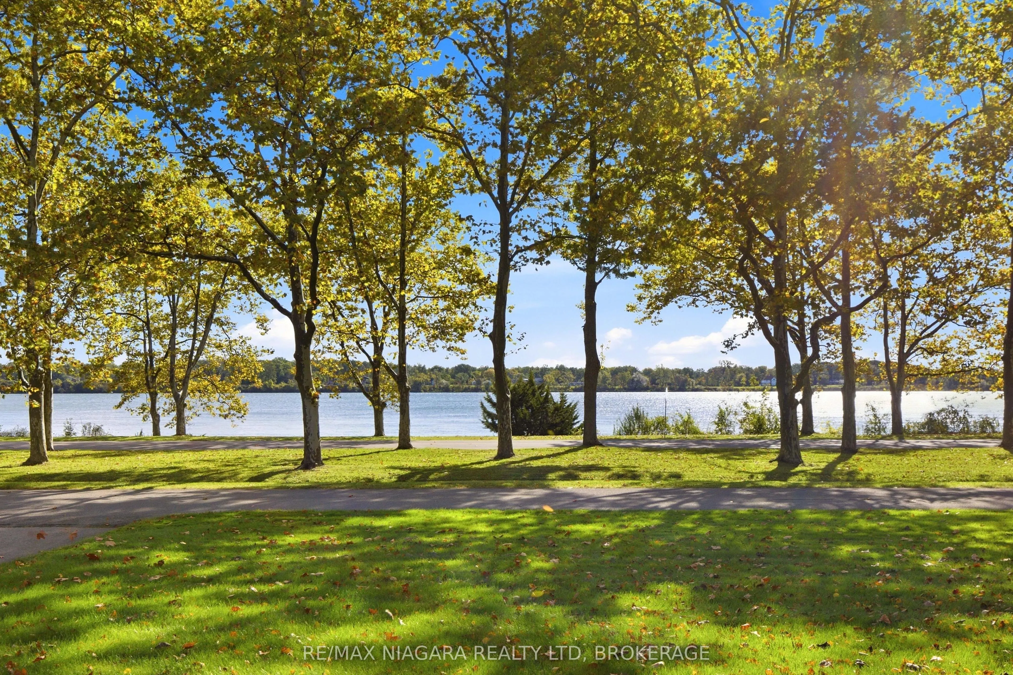 9985 Niagara River Parkway