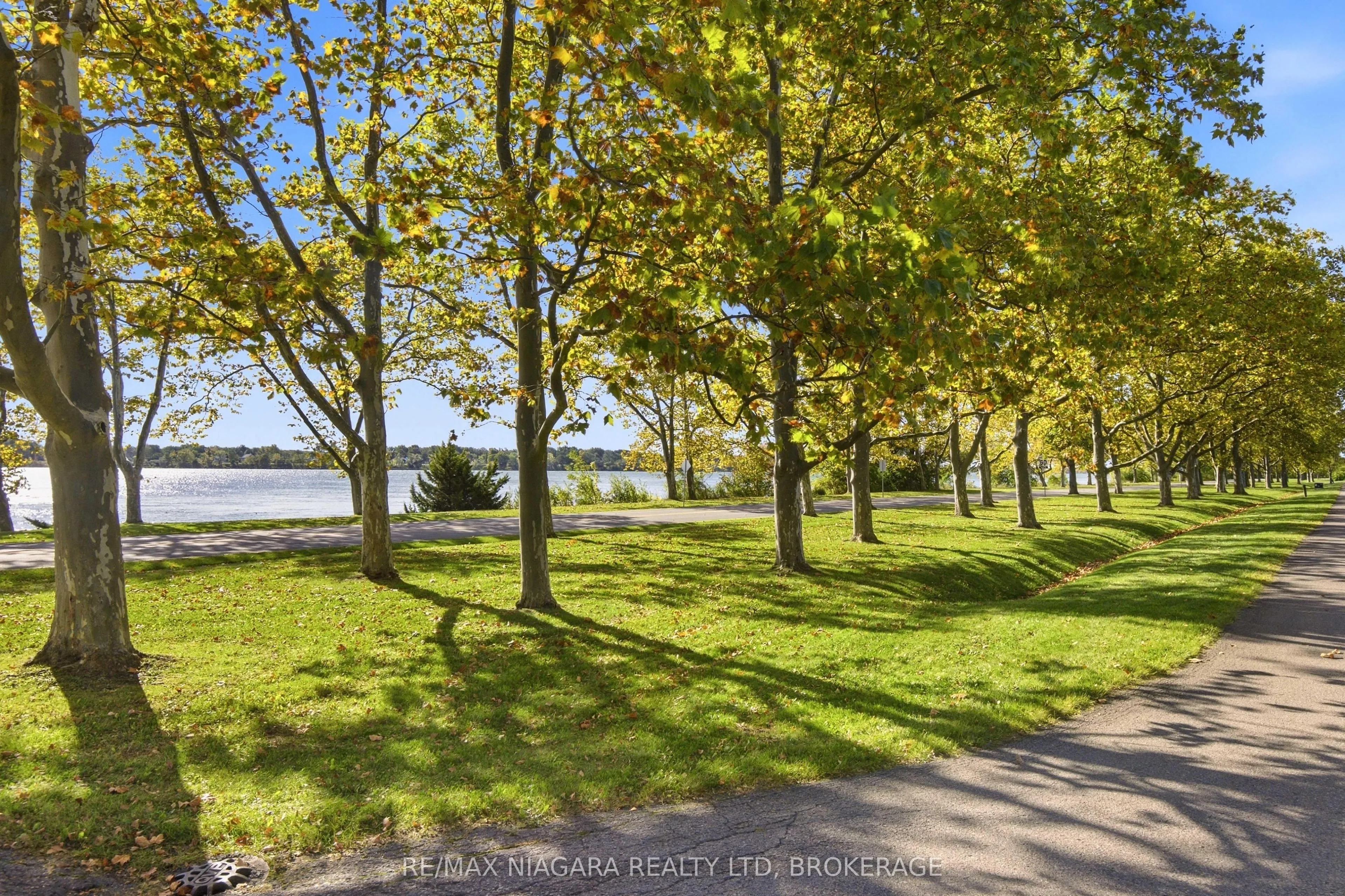 9985 Niagara River Parkway