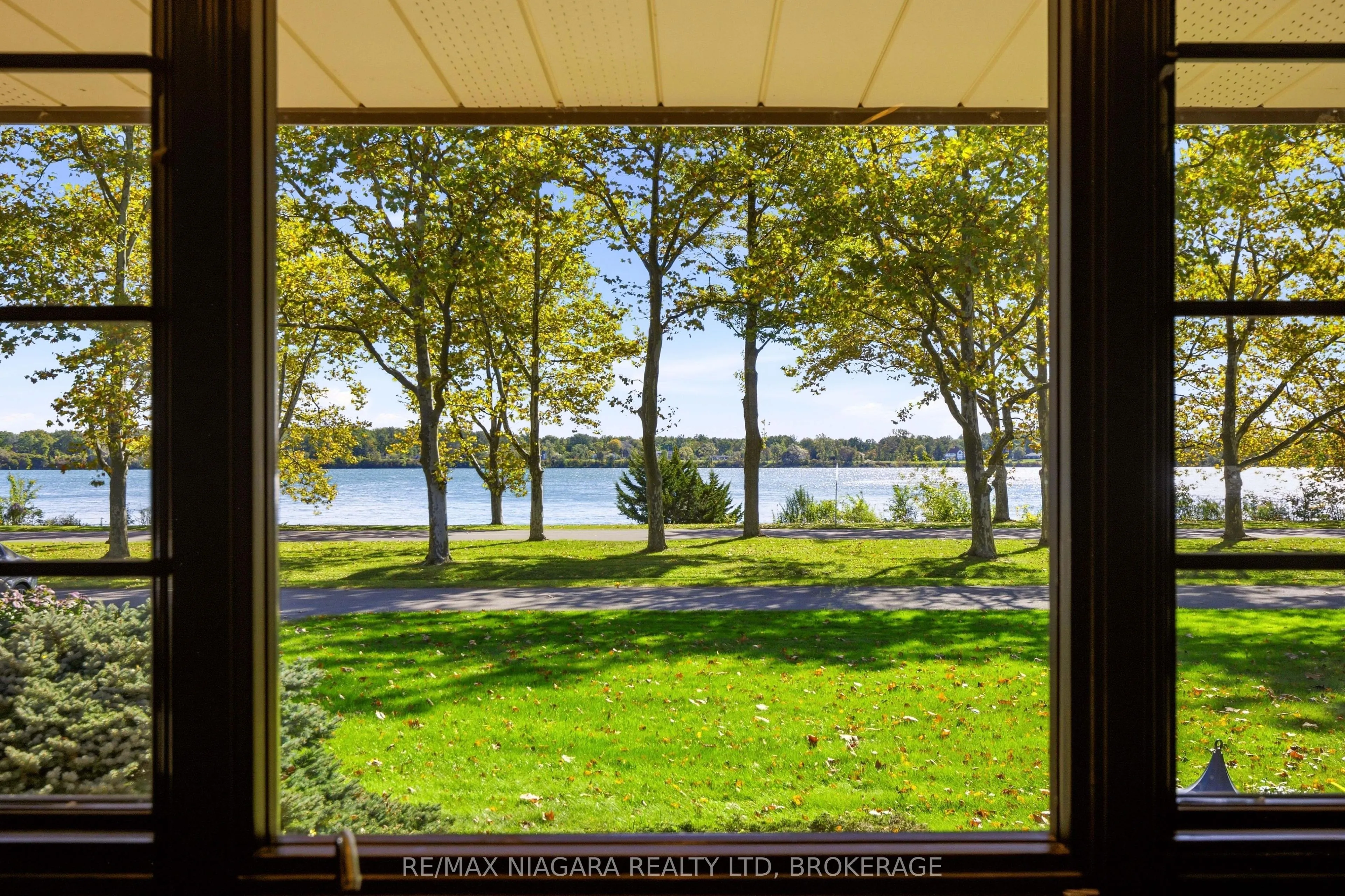 9985 Niagara River Parkway