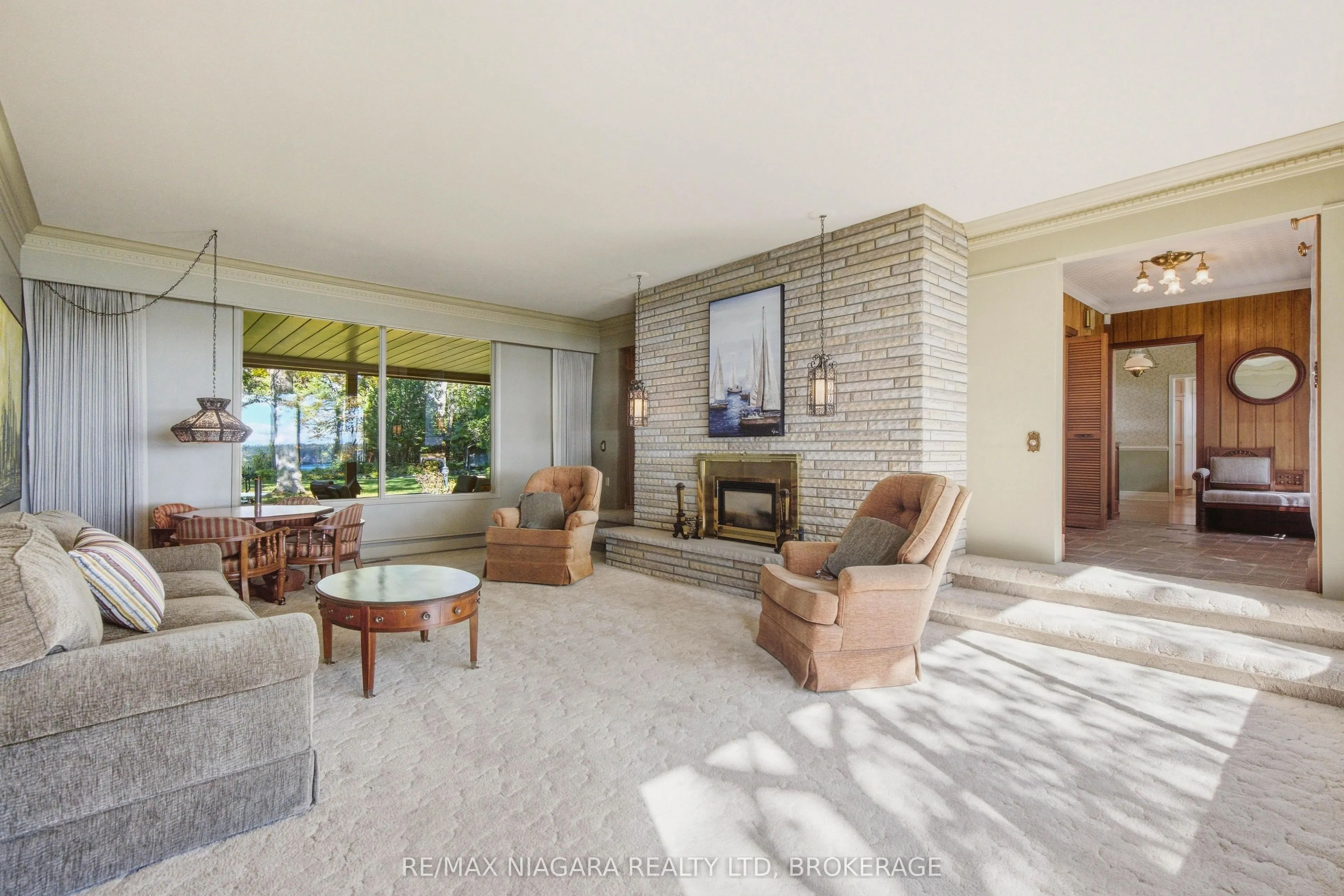9985 Niagara River Parkway