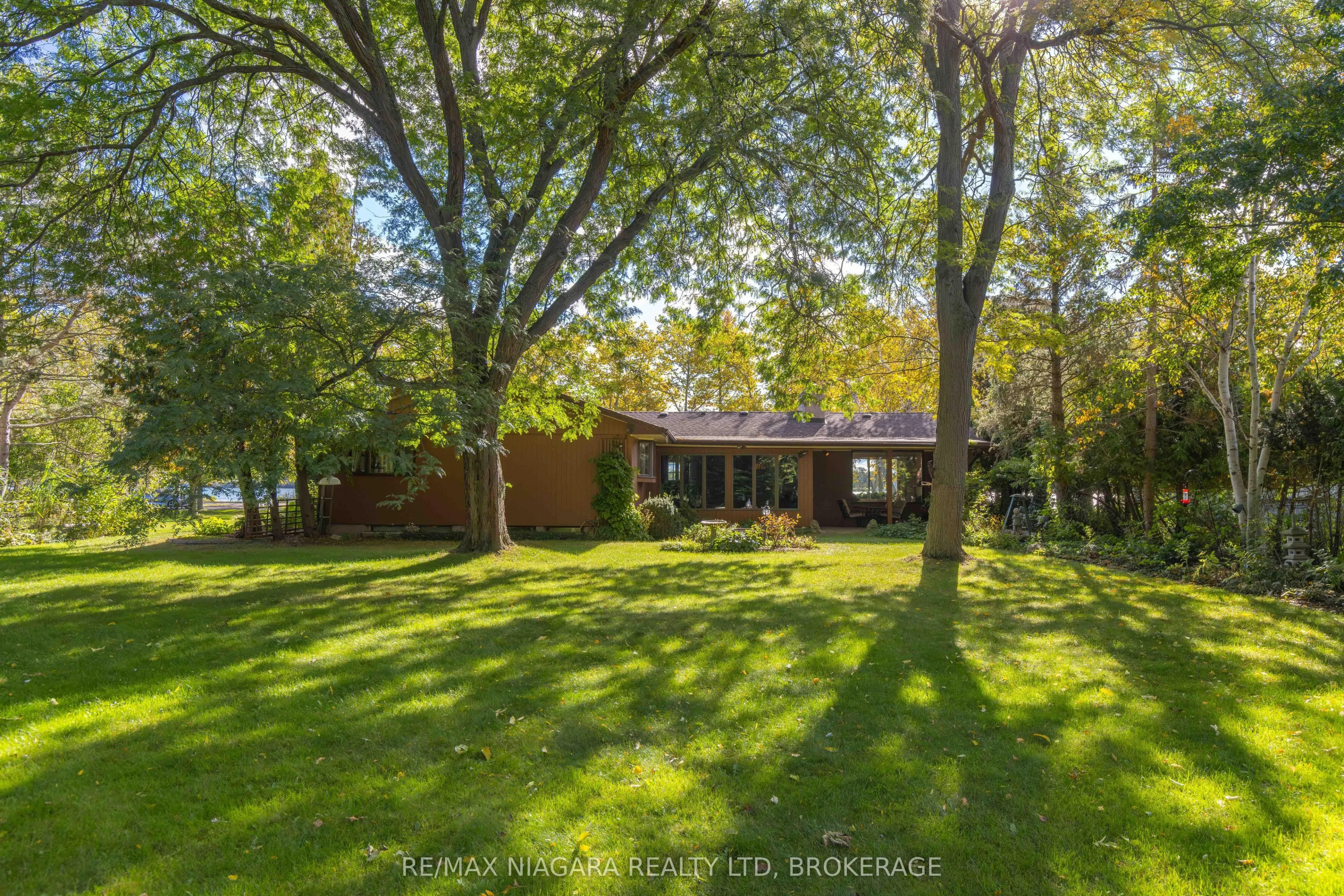 9985 Niagara River Parkway