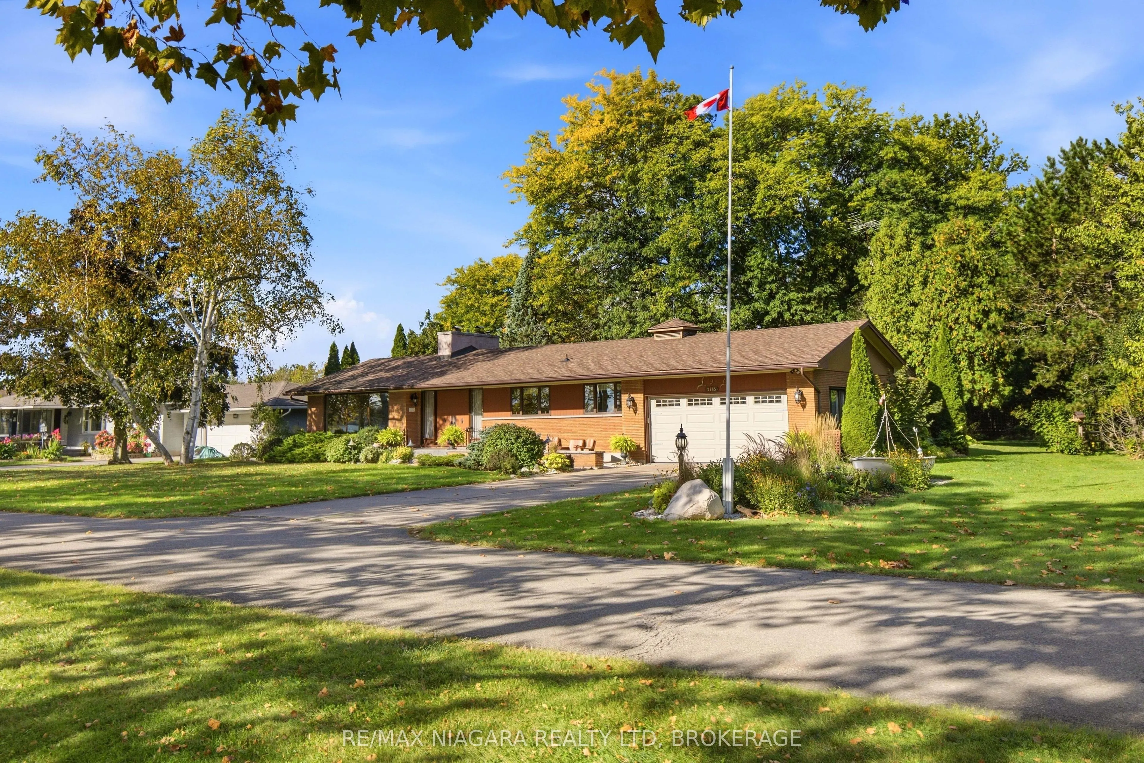 9985 Niagara River Parkway