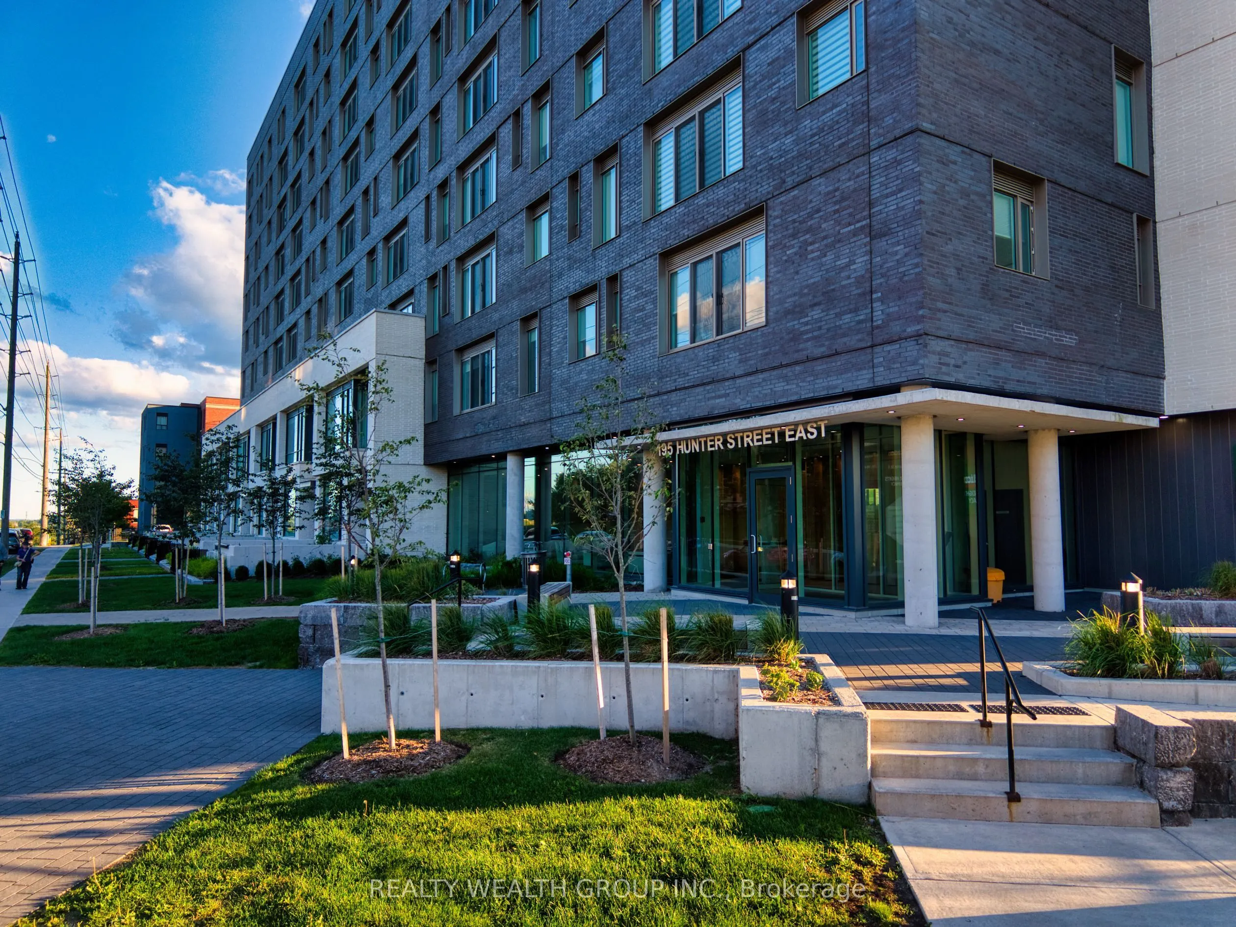 195 Hunter Street E #409
