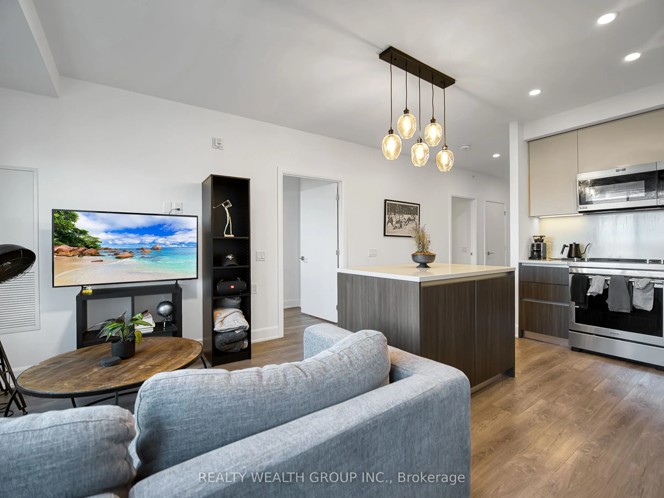 195 Hunter Street E #409