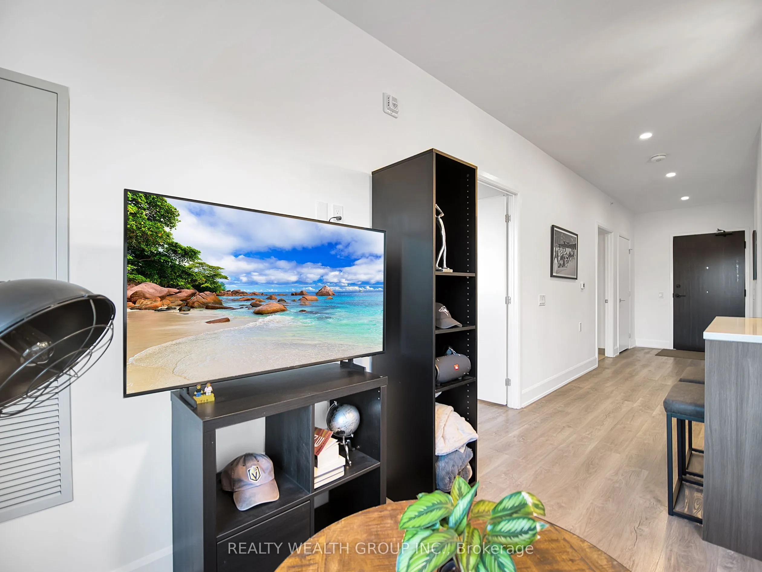 195 Hunter Street E #409