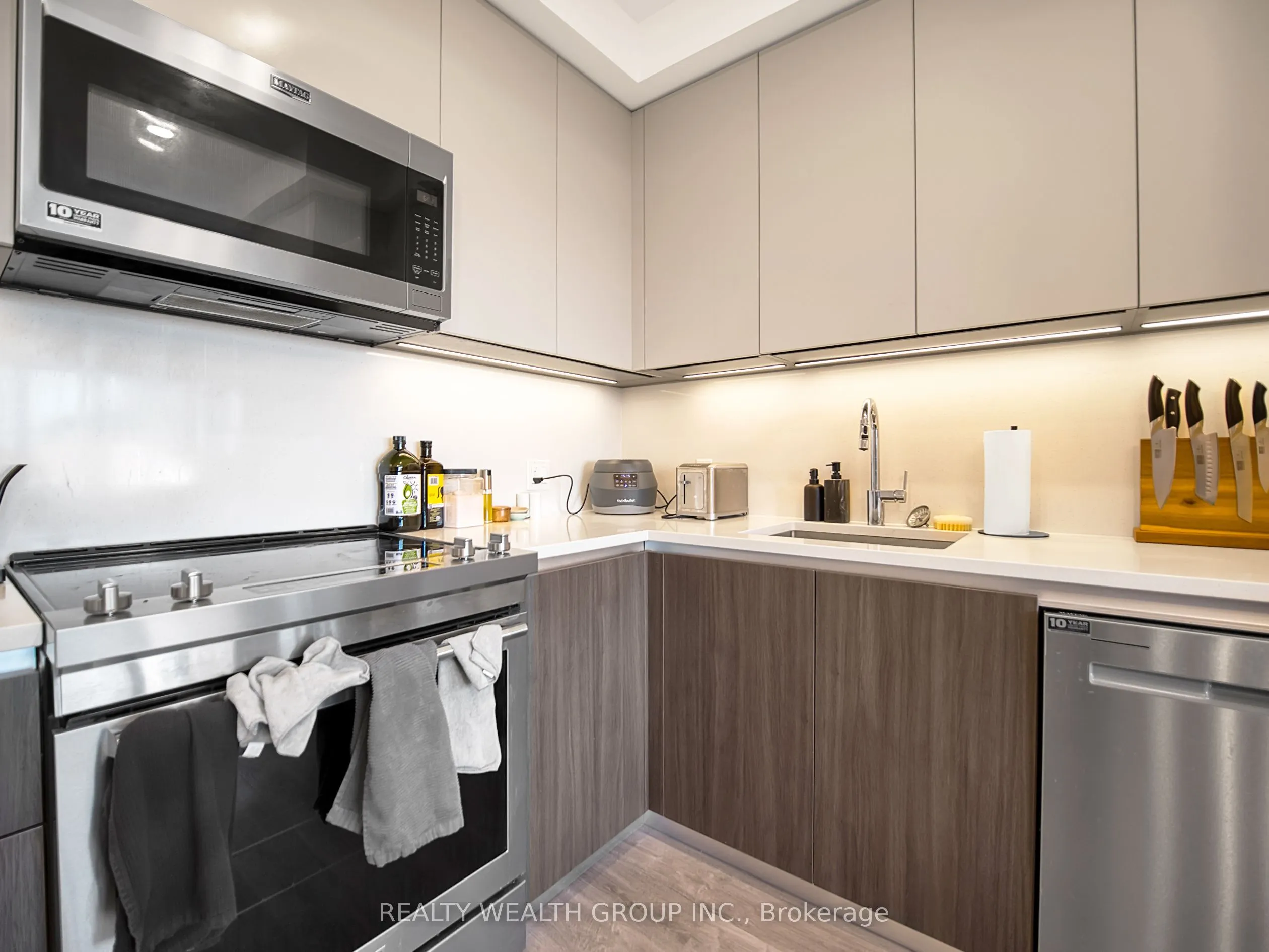 195 Hunter Street E #409