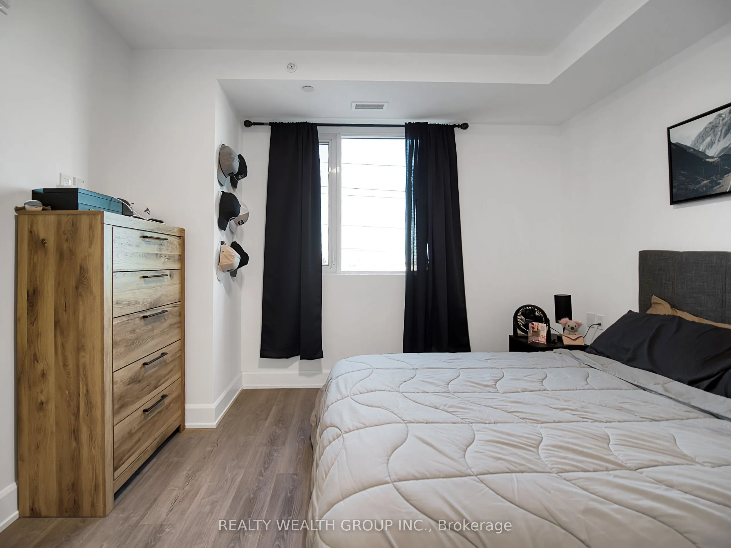 195 Hunter Street E #409